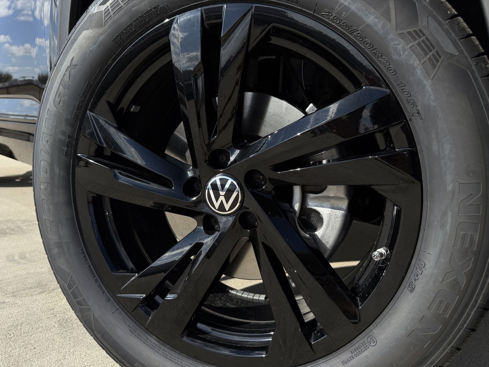 2026 Volkswagen Atlas Cross Sport 2.0T SEL R-Line Black