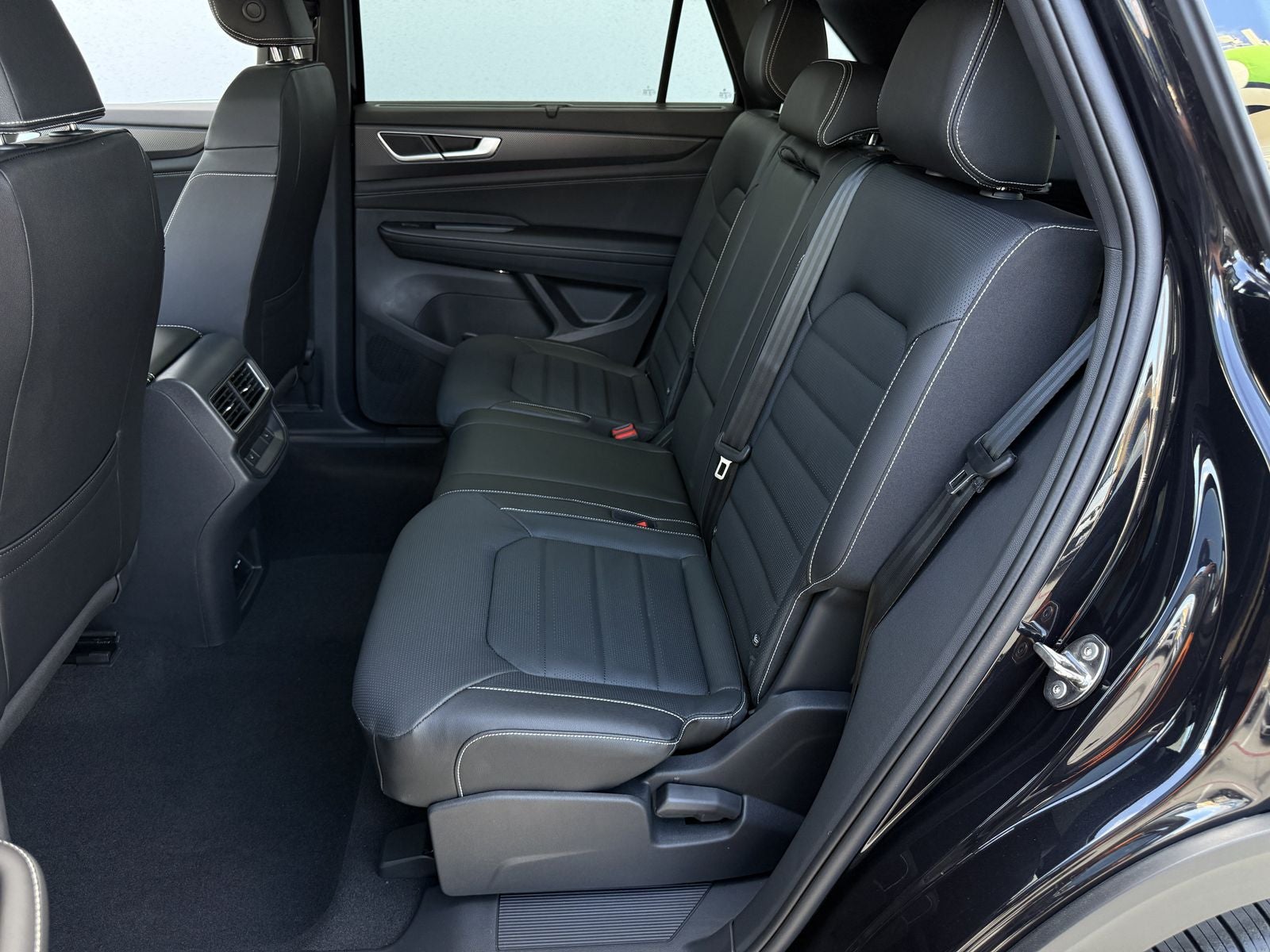 2026 Volkswagen Atlas Cross Sport 2.0T SEL R-Line Black