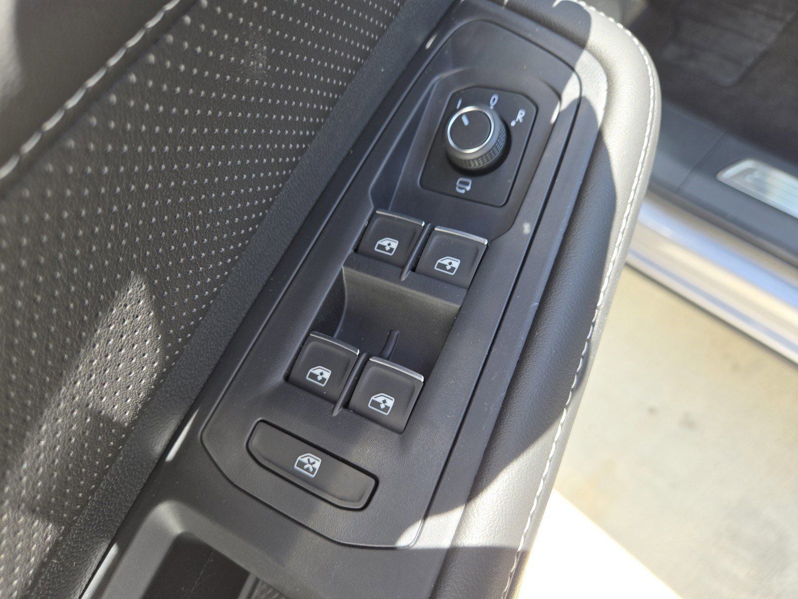 2024 Volkswagen Atlas Cross Sport 2.0T SEL Premium R-Line