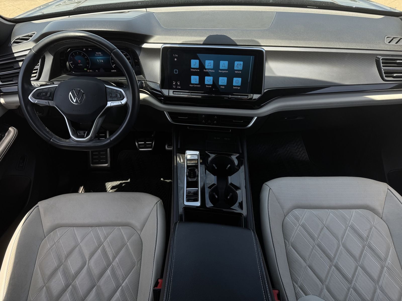 2024 Volkswagen Atlas Cross Sport 2.0T SEL Premium R-Line