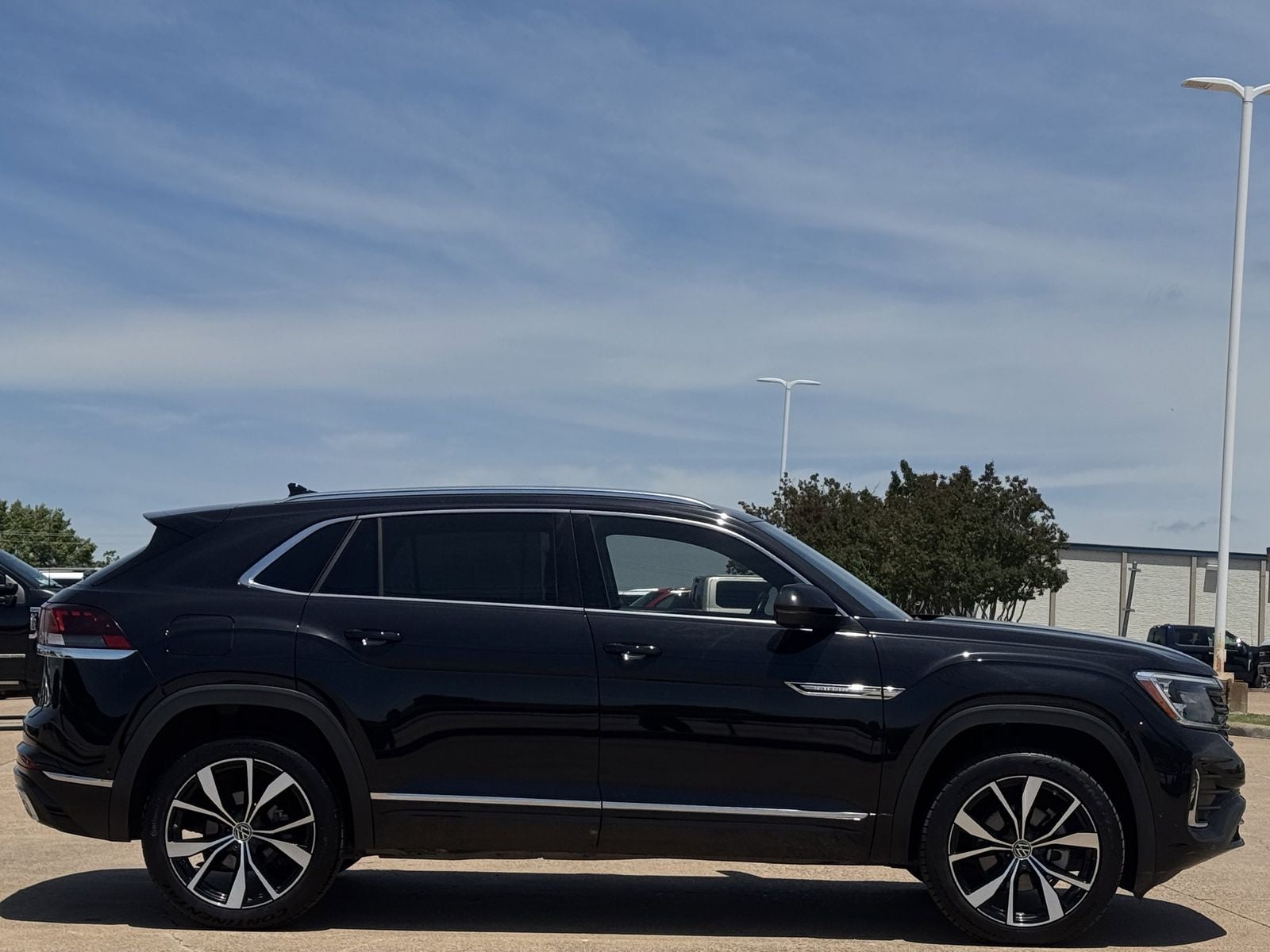 2024 Volkswagen Atlas Cross Sport 2.0T SEL Premium R-Line