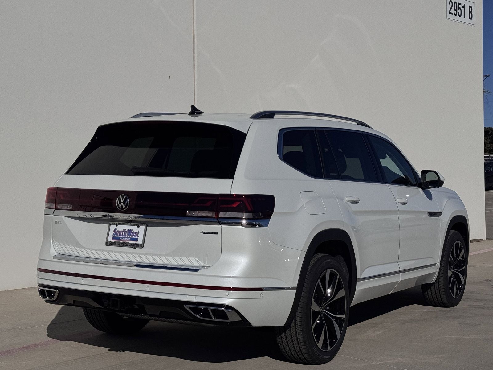 2026 Volkswagen Atlas 2.0T SEL Premium R-Line
