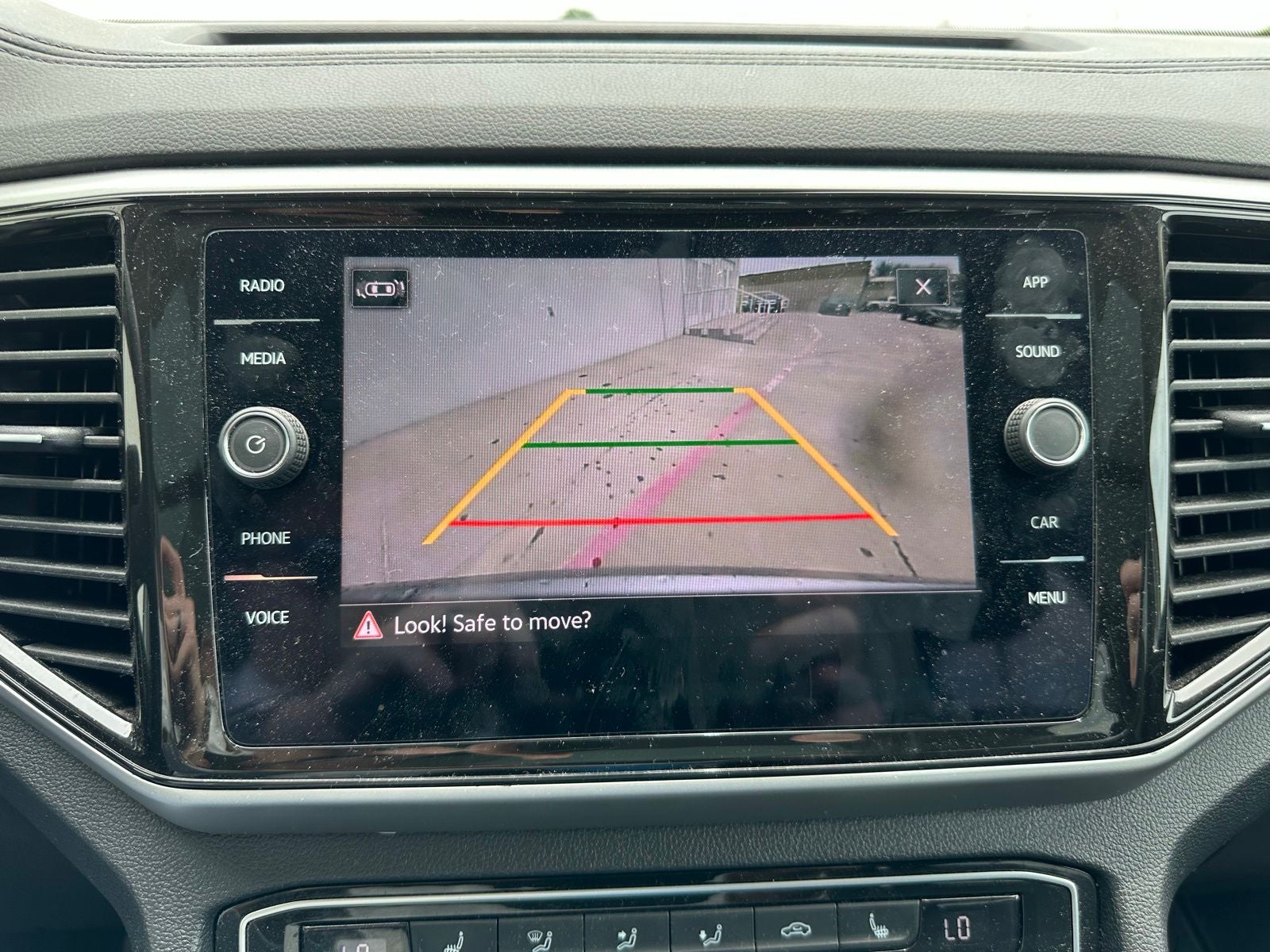 2022 Volkswagen Atlas 3.6L V6 SE w/Technology