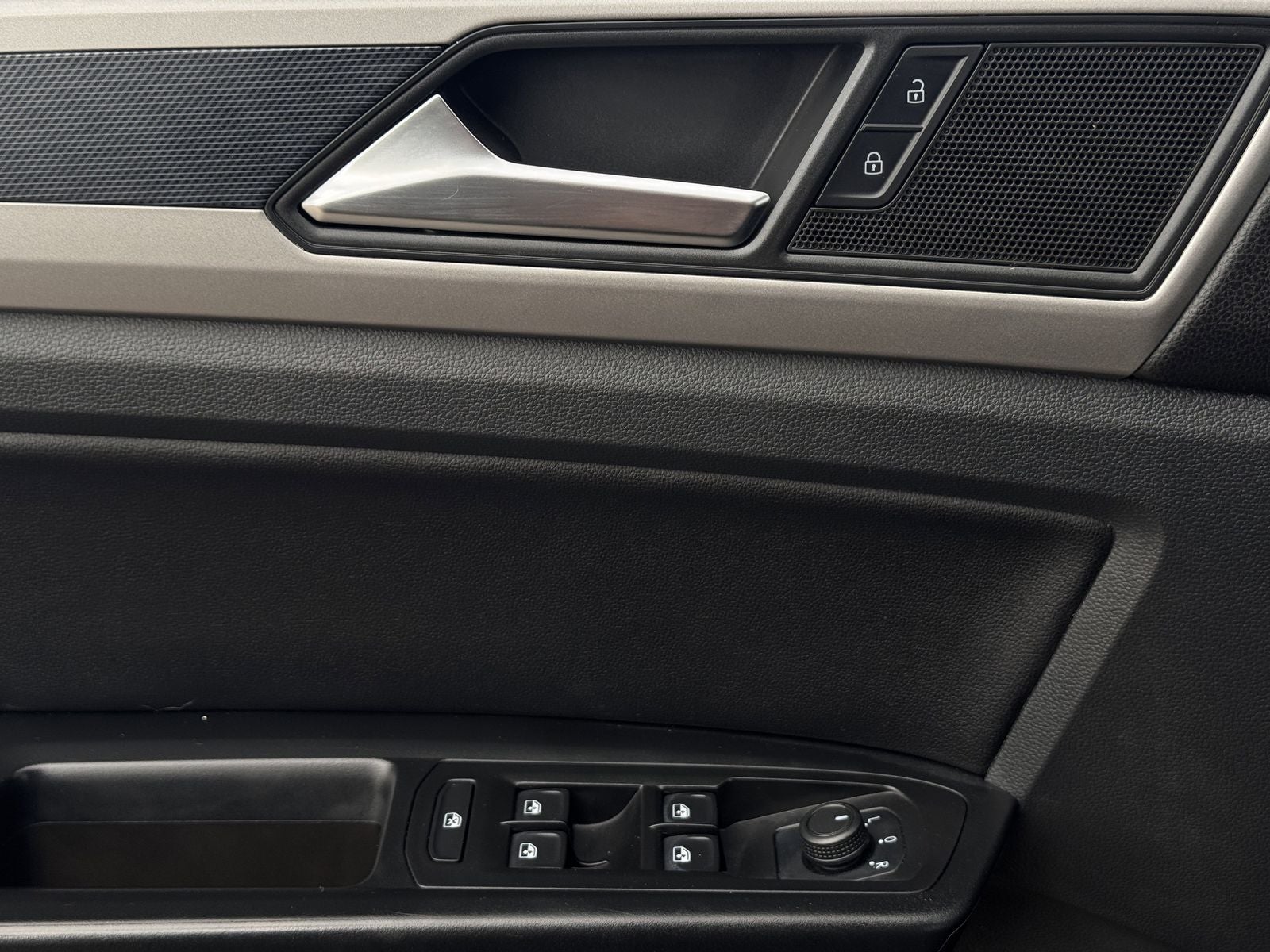 2021 Volkswagen Atlas 3.6L V6 SE w/Technology R-Line