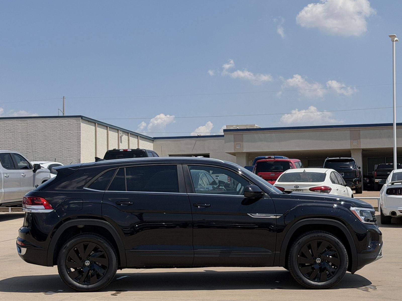 2026 Volkswagen Atlas Cross Sport 2.0T SE W/TECHNOLOGY