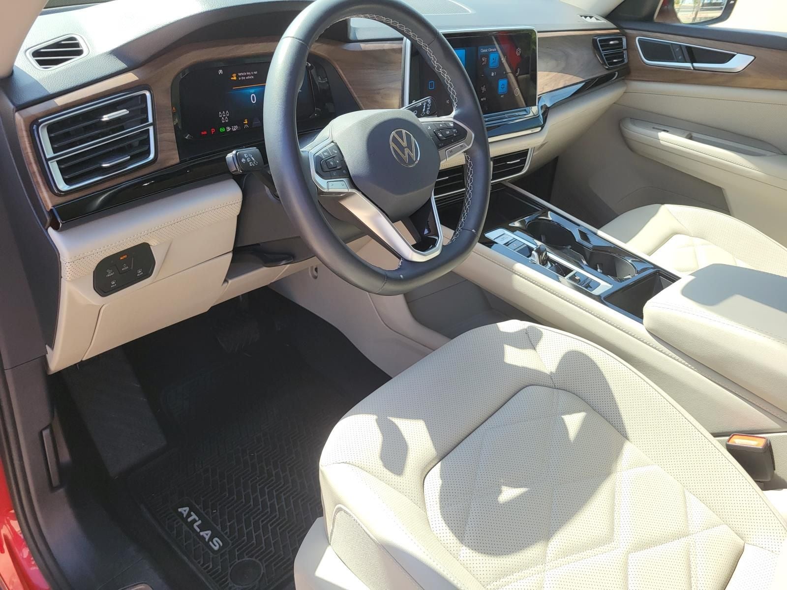 2024 Volkswagen Atlas 2.0T SE w/Technology