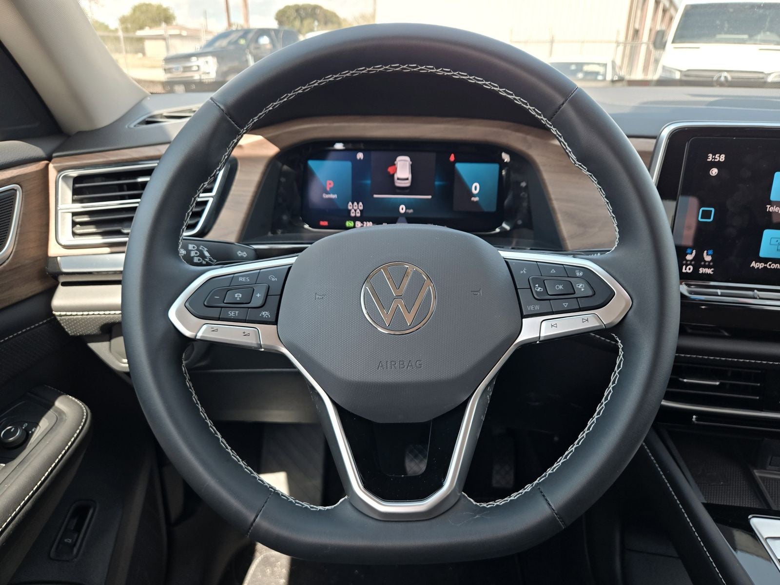 2024 Volkswagen Atlas 2.0T SE w/ Technology