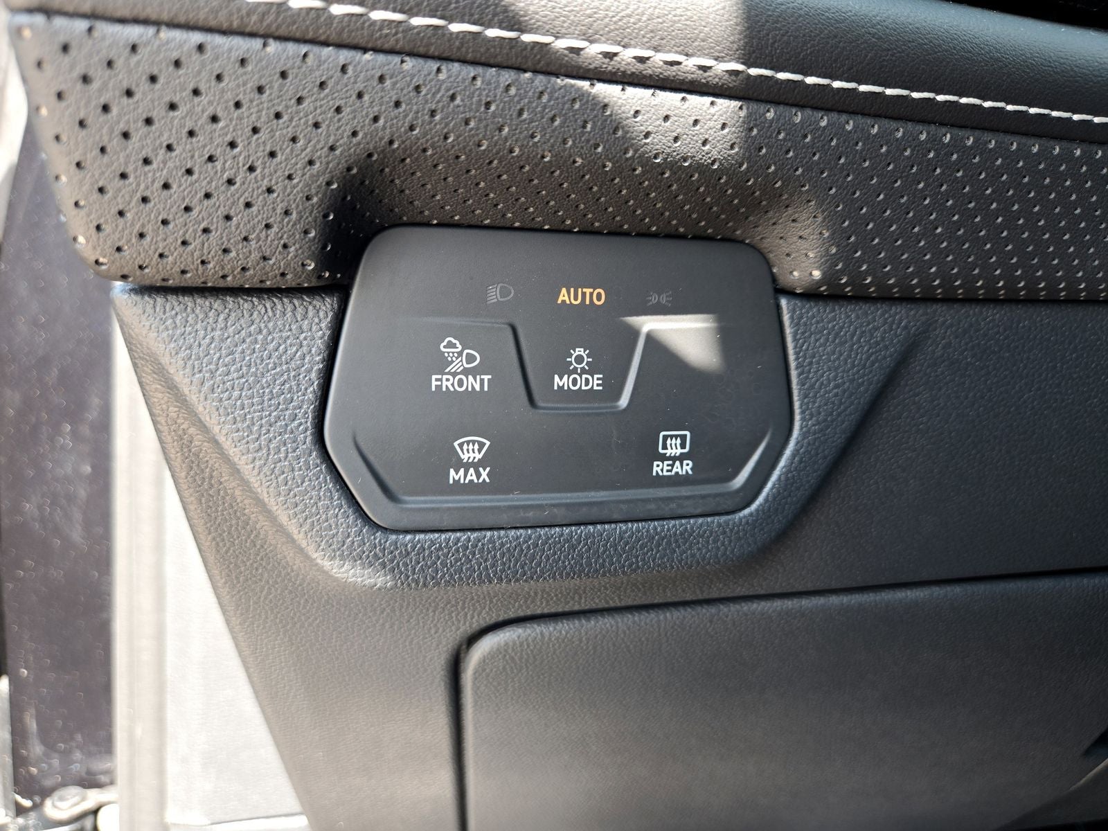 2024 Volkswagen Atlas 2.0T SE w/ Technology