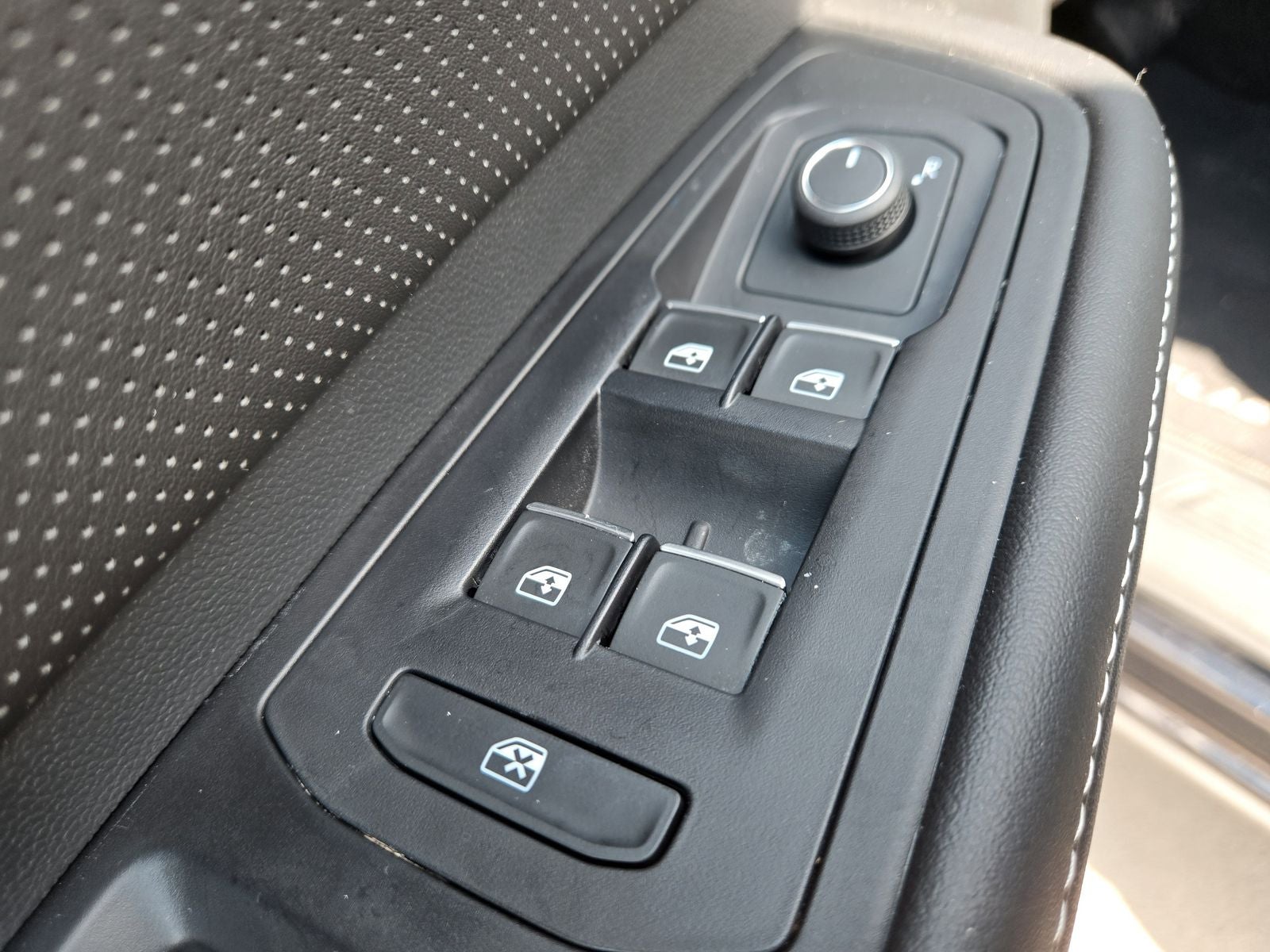 2024 Volkswagen Atlas 2.0T SE w/ Technology