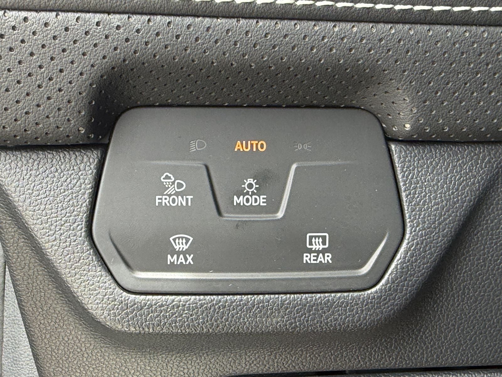 2024 Volkswagen Atlas SE w/Tech - Photo 22