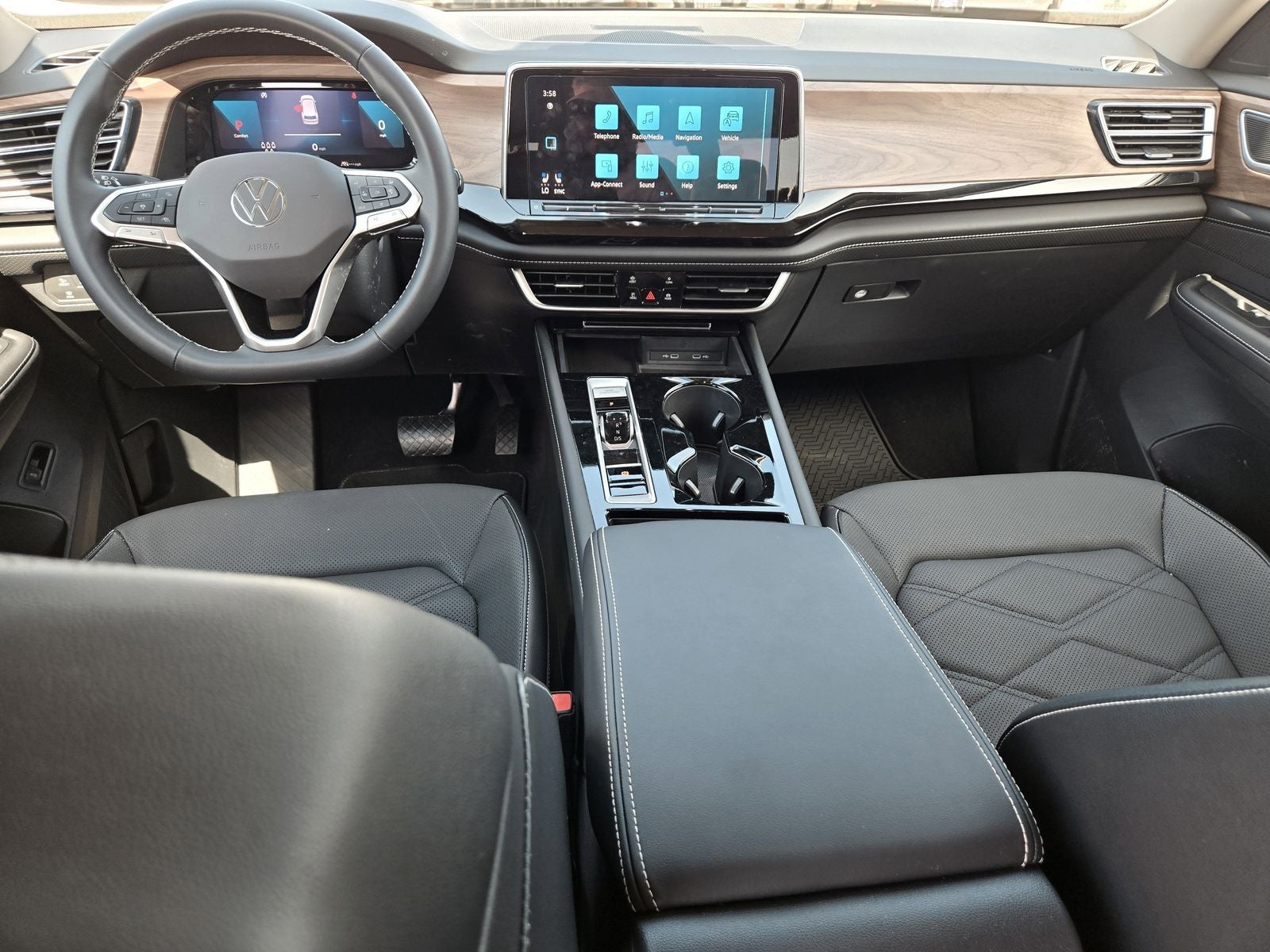 2024 Volkswagen Atlas 2.0T SE w/ Technology