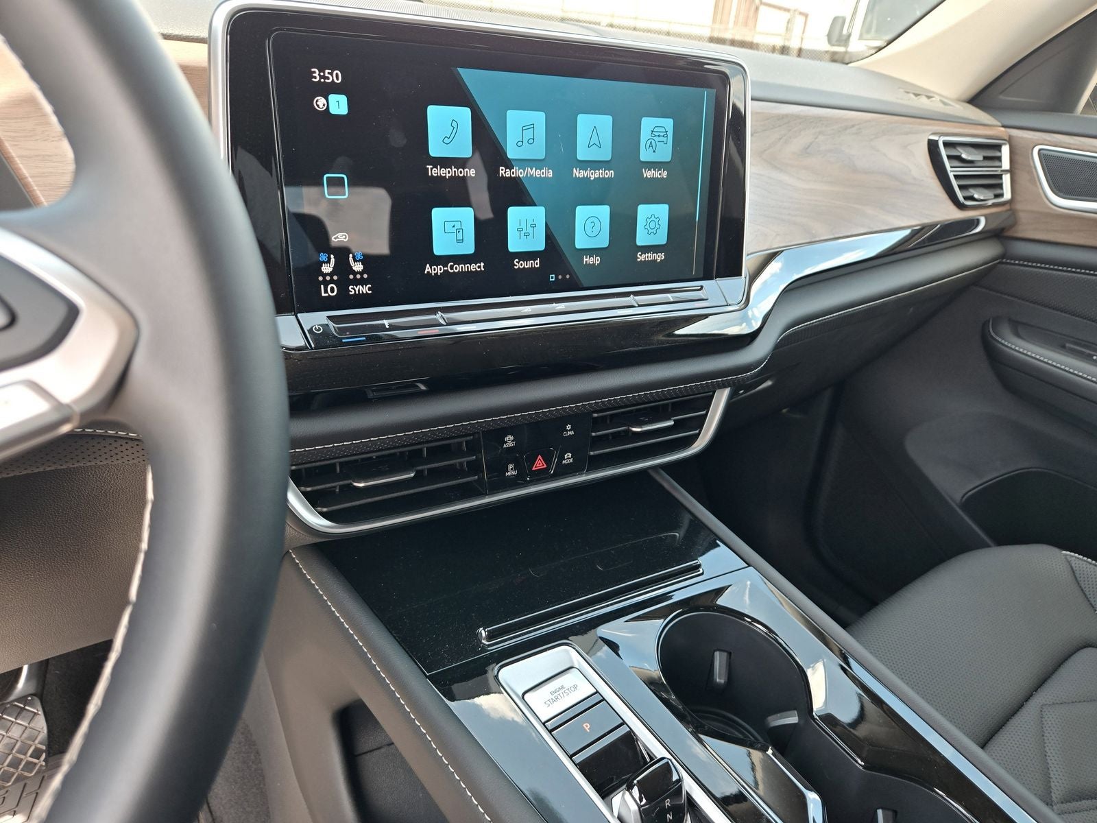 2024 Volkswagen Atlas 2.0T SE w/ Technology