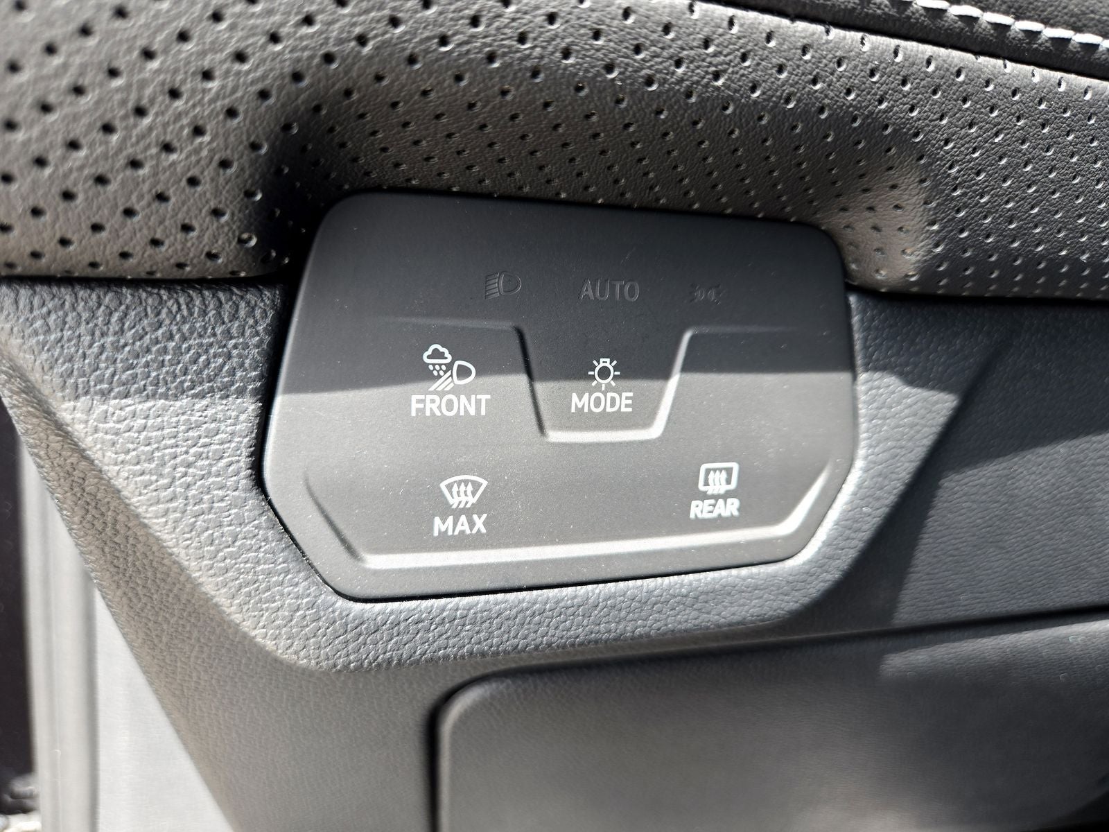 2024 Volkswagen Atlas 2.0T SE w/ Technology