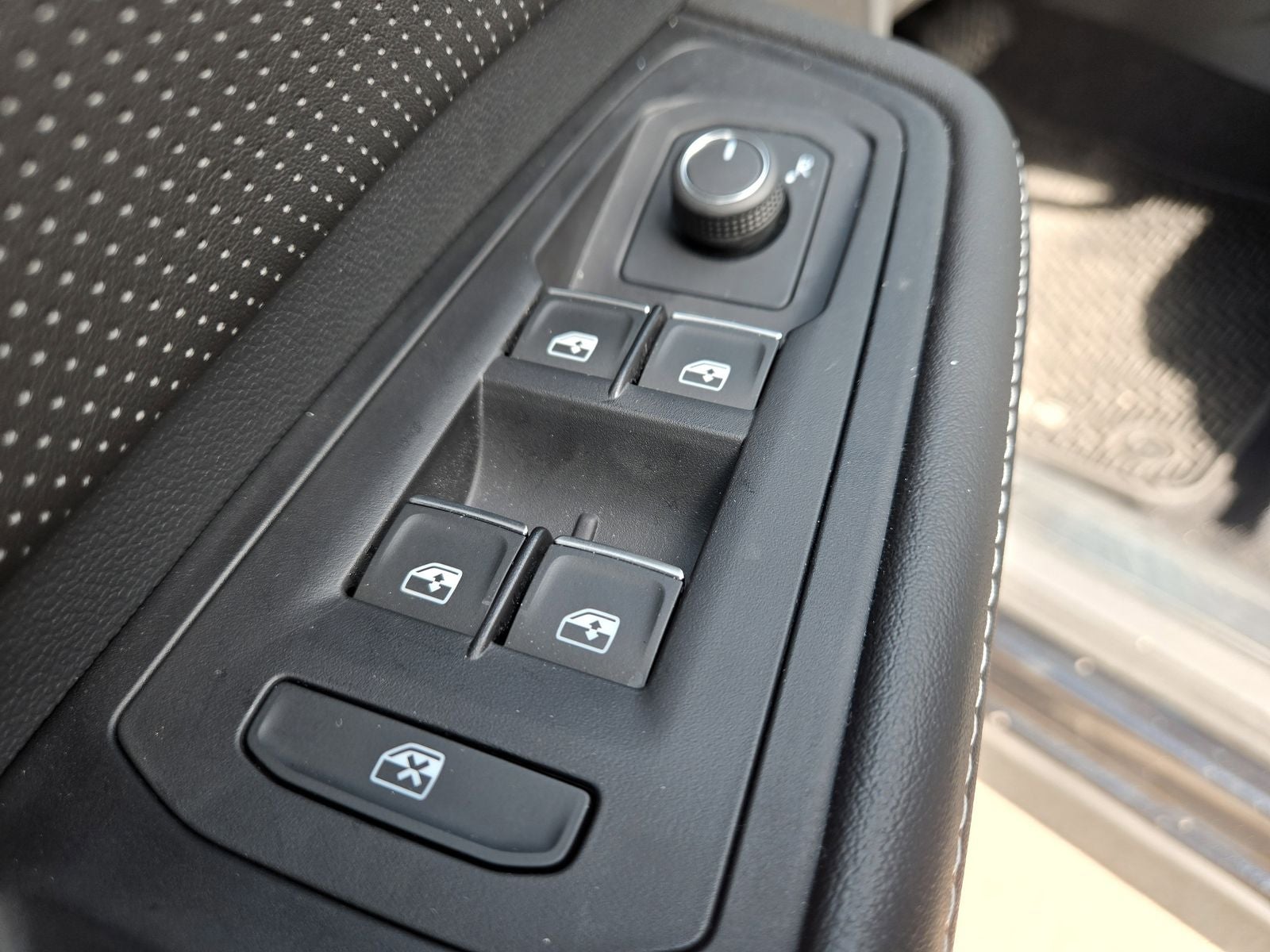 2024 Volkswagen Atlas 2.0T SE w/ Technology