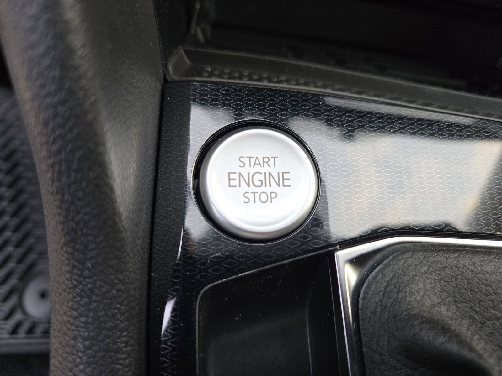 2026 Volkswagen Taos 1.5T SE Black