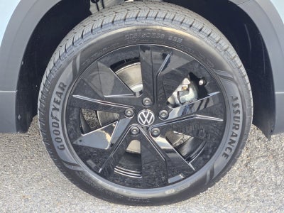 2026 Volkswagen Taos 1.5T SE Black