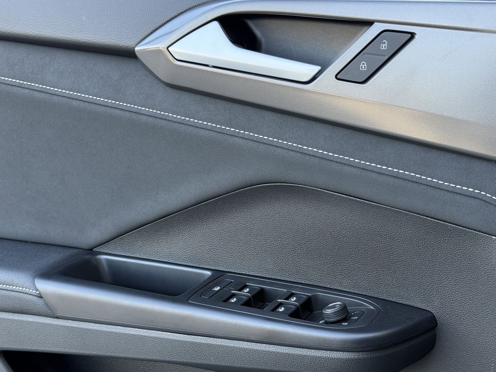 2026 Volkswagen Taos 1.5T SE Black