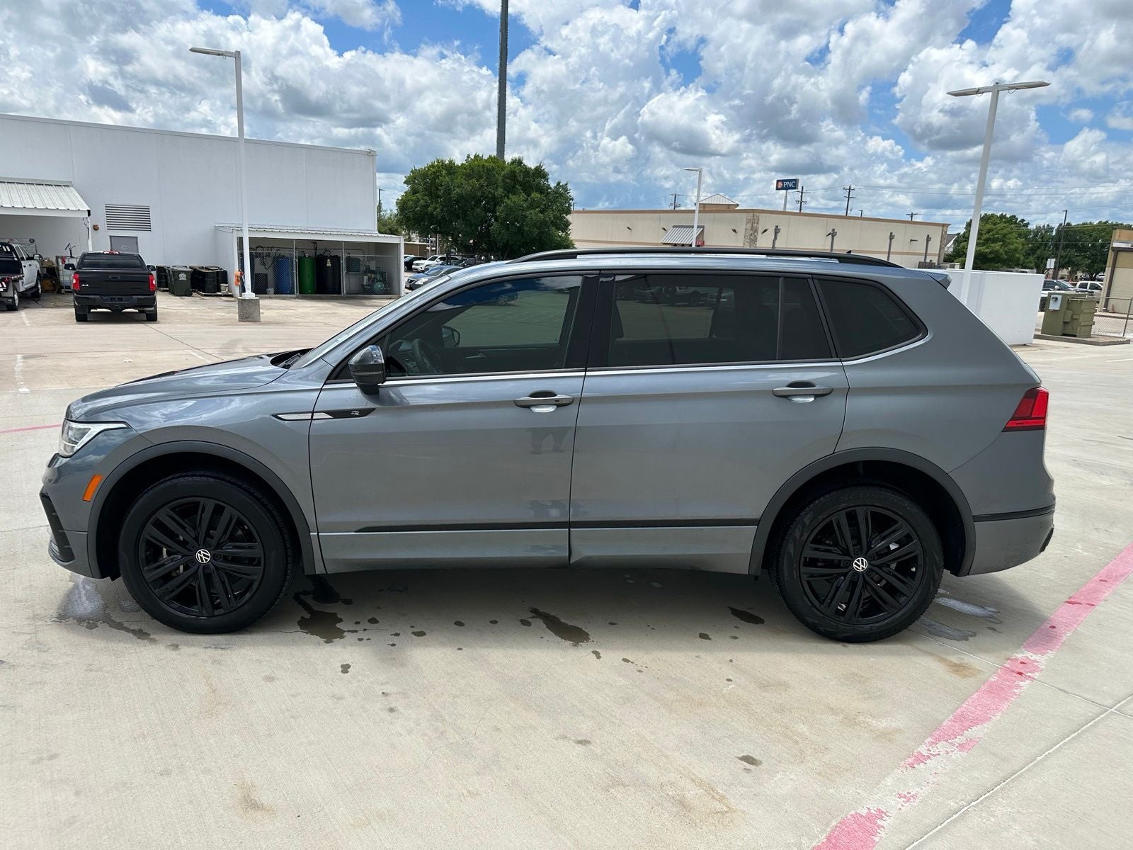 2022 Volkswagen Tiguan 2.0T SE R-Line Black