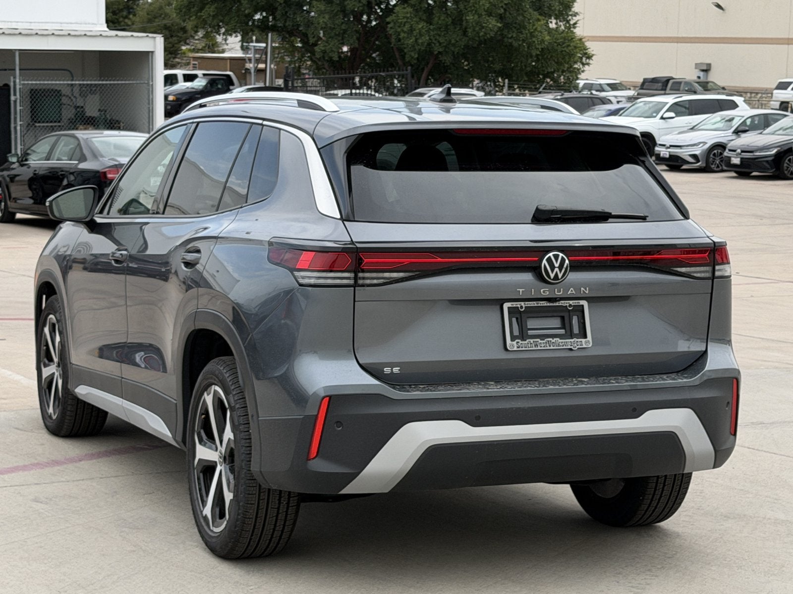 2025 Volkswagen Tiguan 2.0T SE