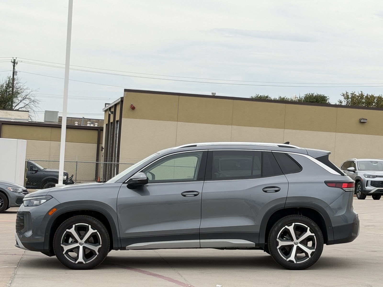 2025 Volkswagen Tiguan 2.0T SE