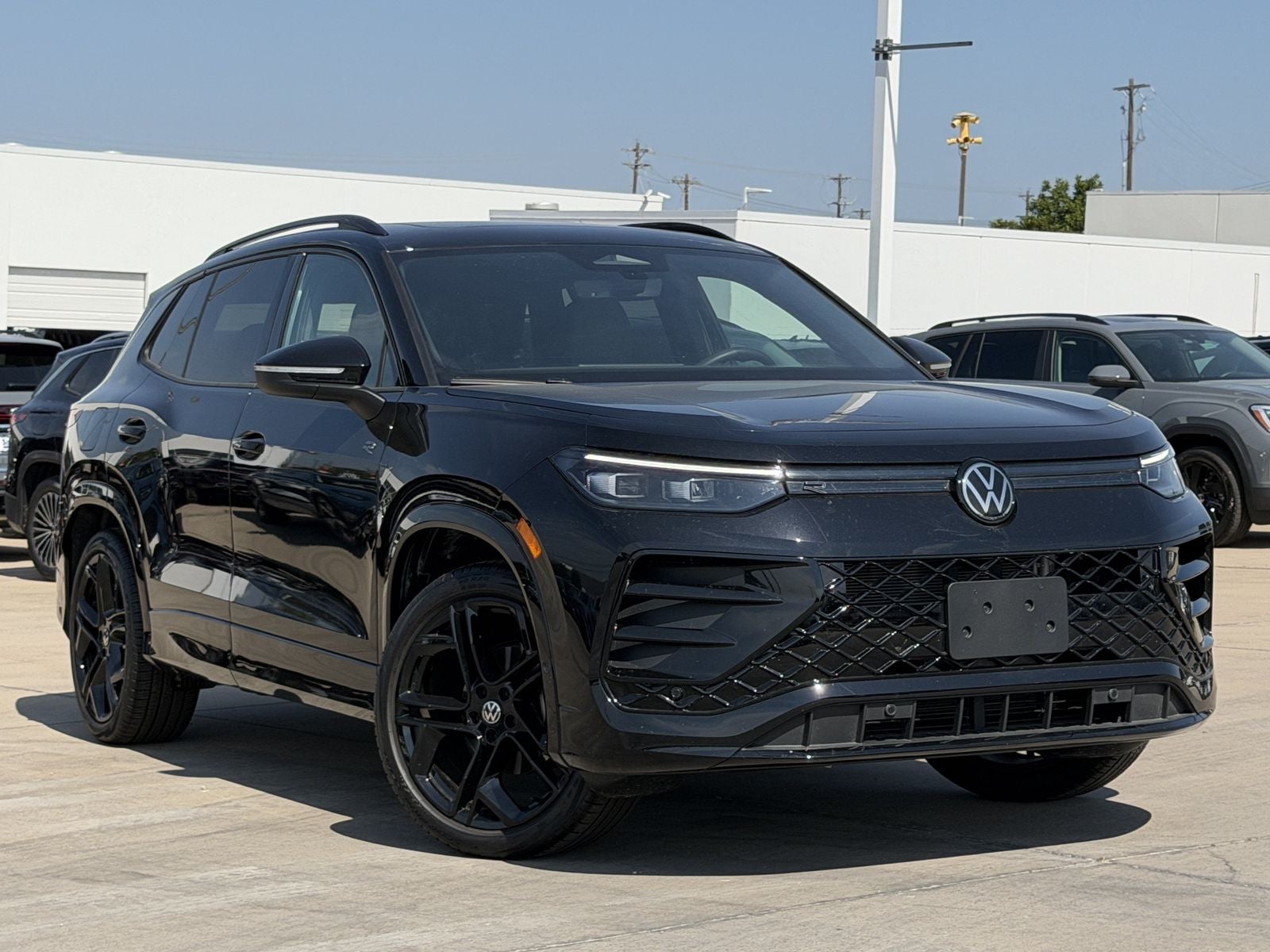 2026 Volkswagen Tiguan 2.0T SE R-Line Black