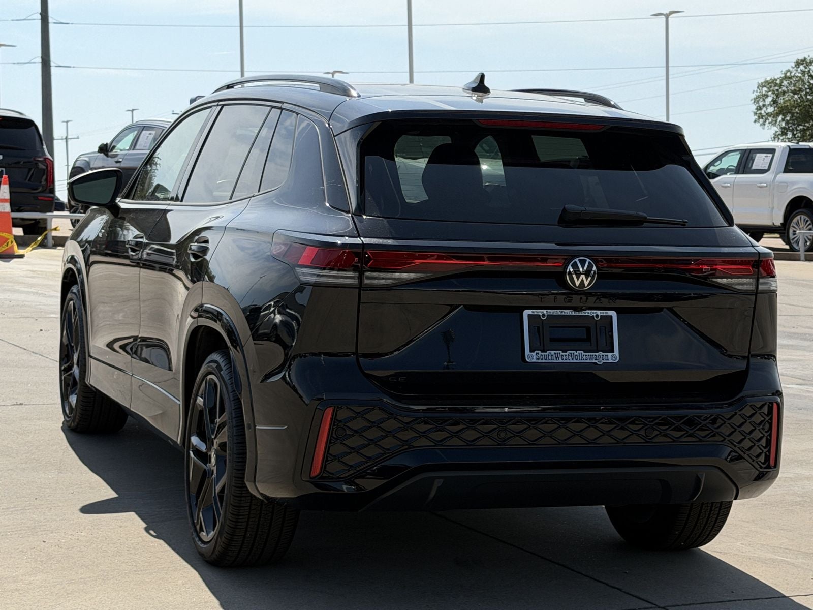 2026 Volkswagen Tiguan 2.0T SE R-Line Black