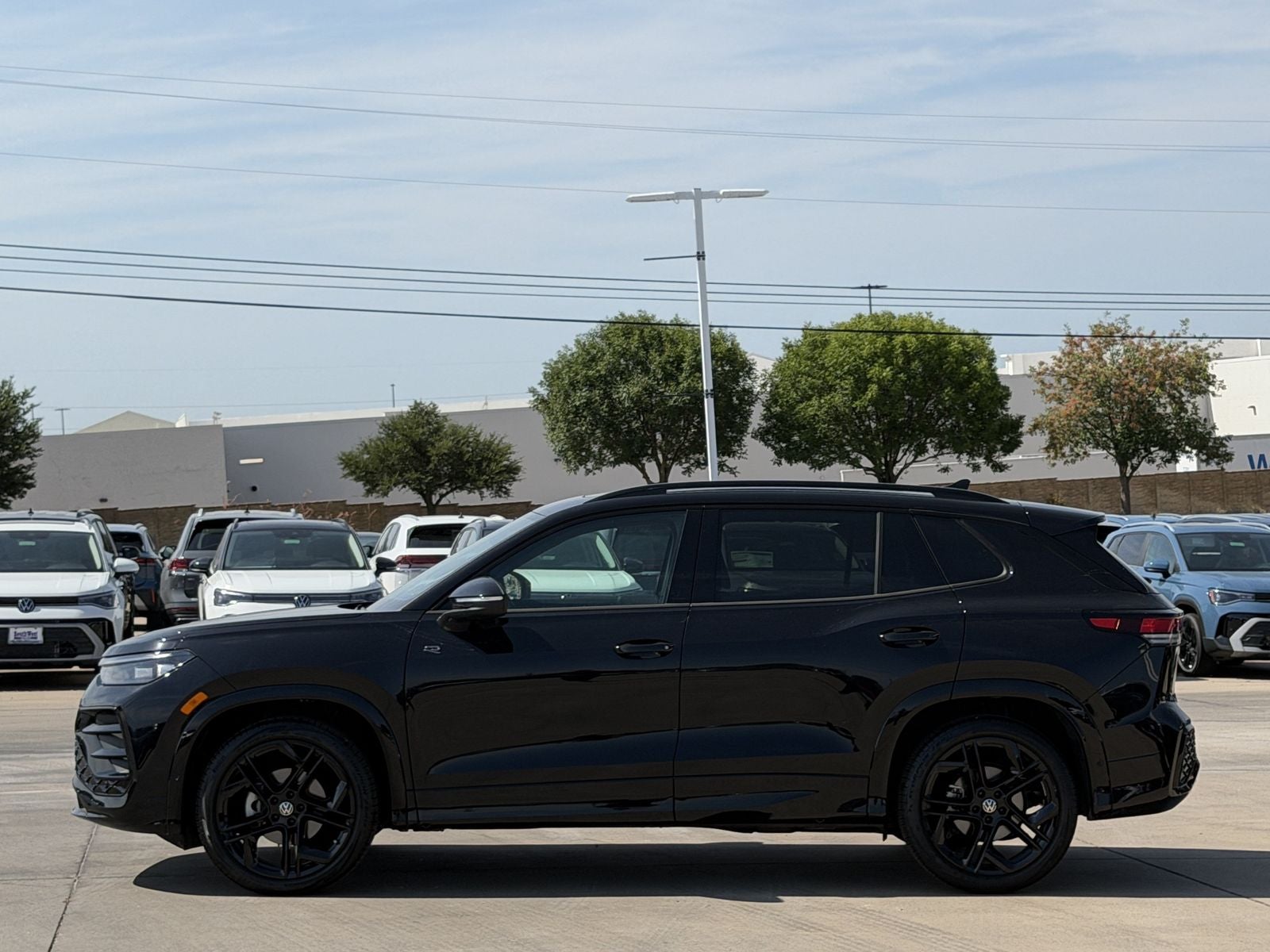 2026 Volkswagen Tiguan 2.0T SE R-Line Black