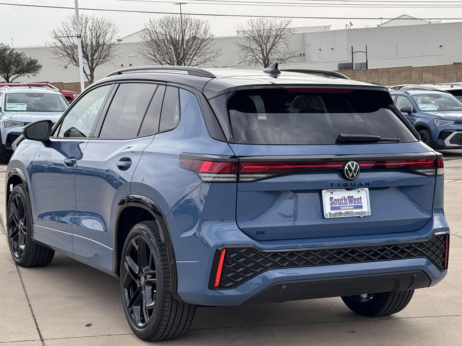 2026 Volkswagen Tiguan 2.0T SE R-Line Black