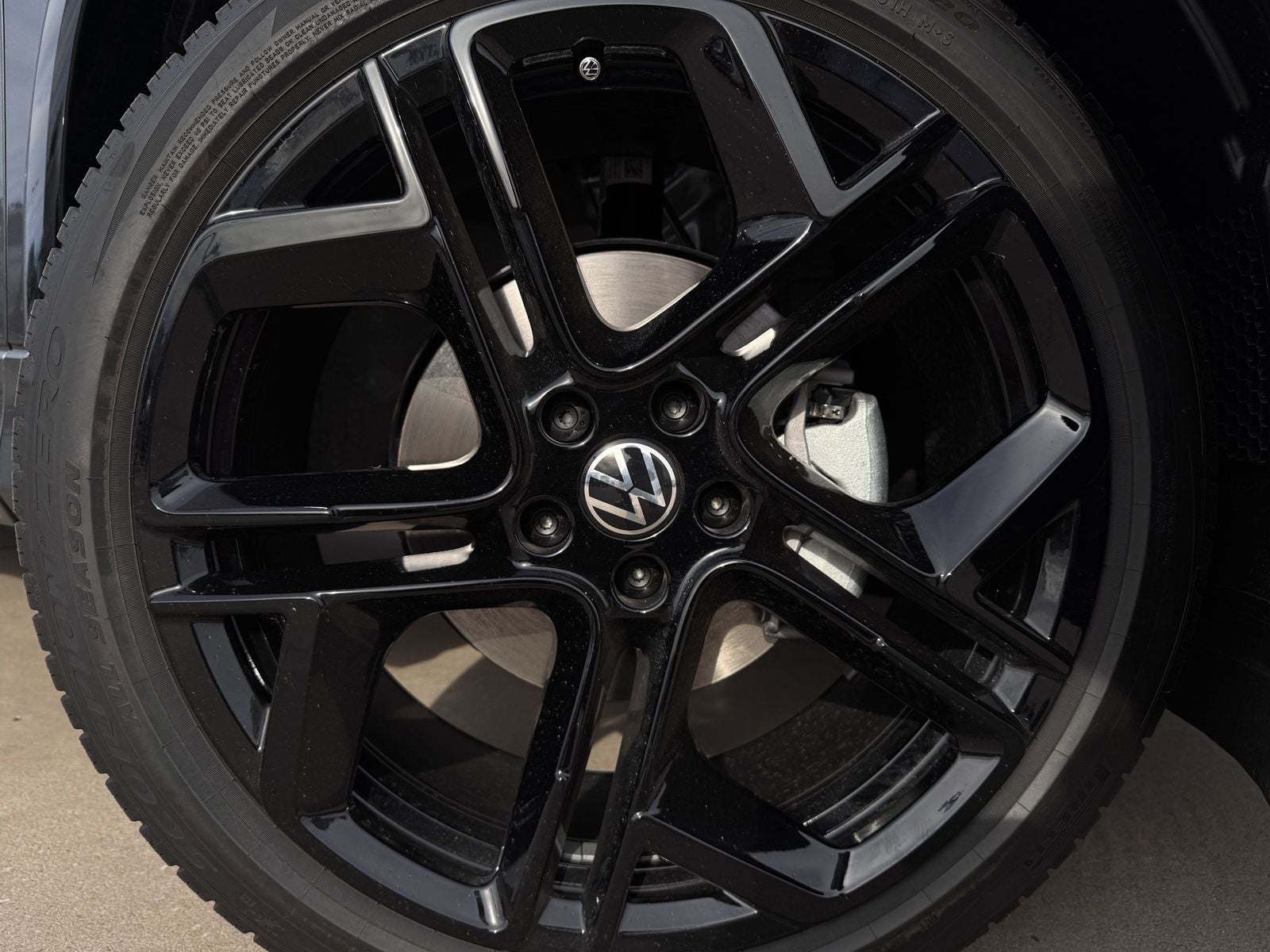 2026 Volkswagen Tiguan 2.0T SE R-Line Black