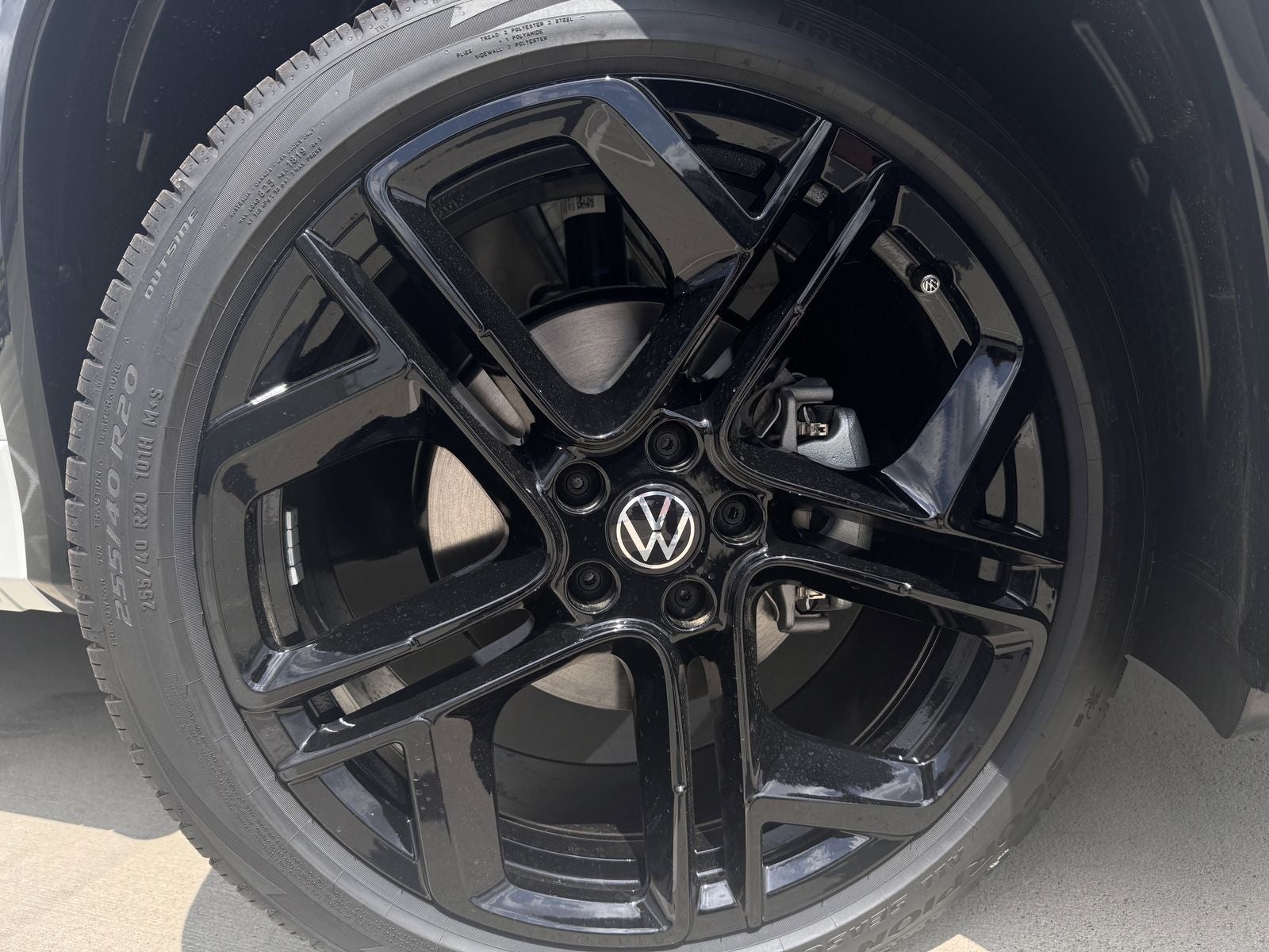 2026 Volkswagen Tiguan 2.0T SE R-Line Black