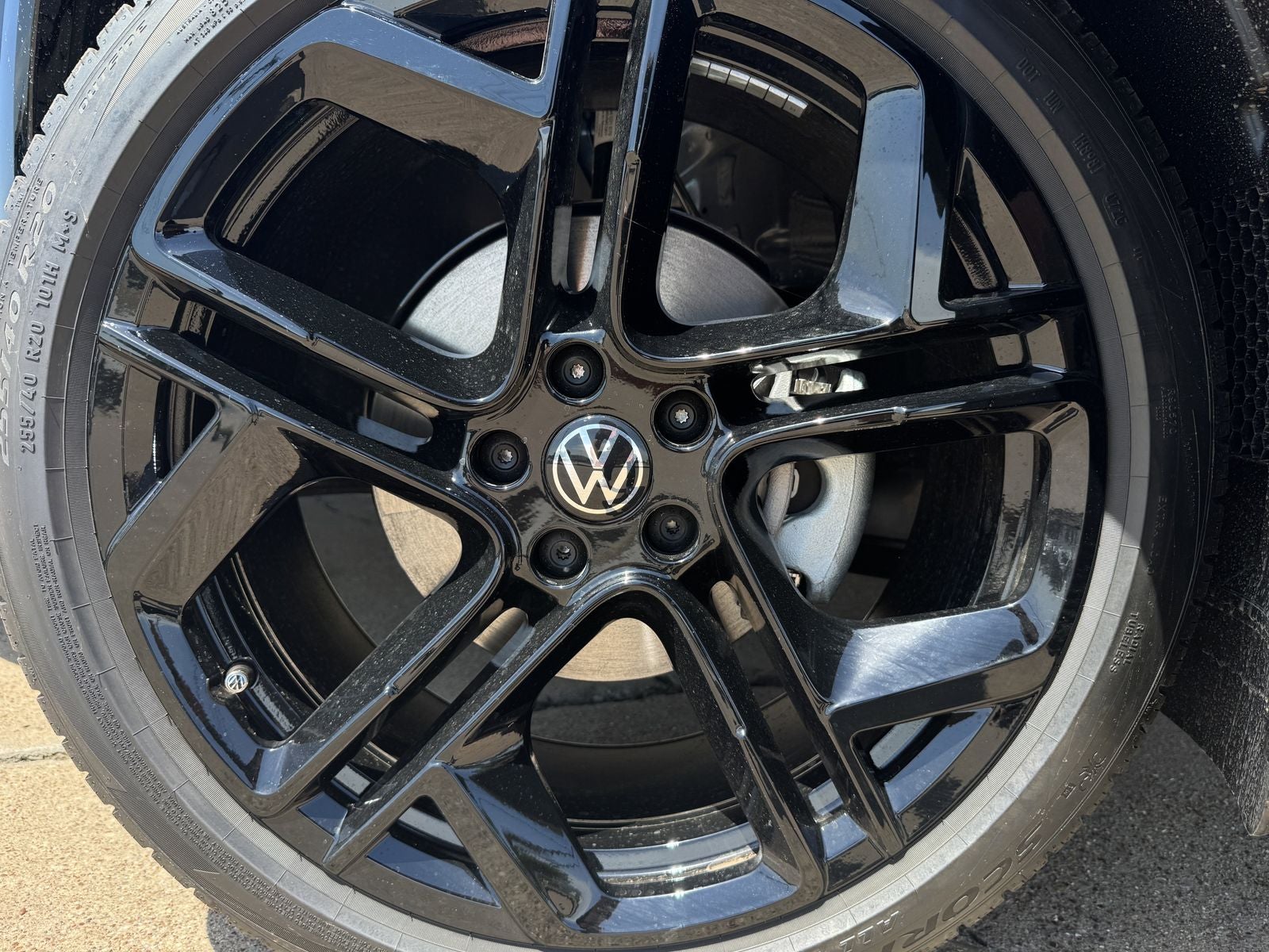 2026 Volkswagen Tiguan 2.0T SE R-Line Black