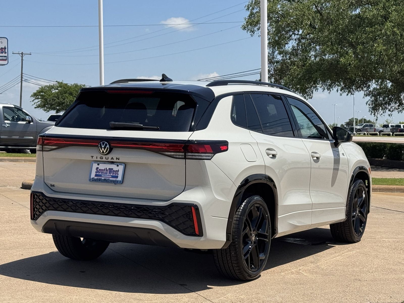 2026 Volkswagen Tiguan 2.0T SE R-Line Black