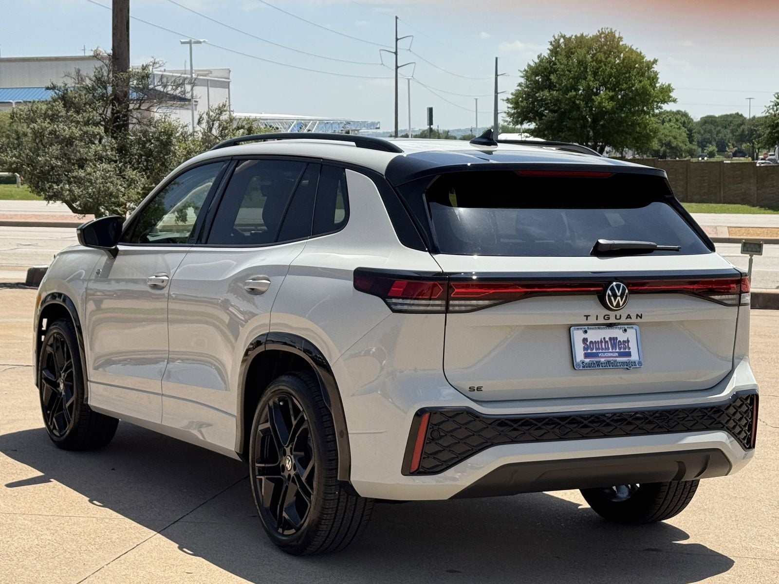 2026 Volkswagen Tiguan 2.0T SE R-Line Black