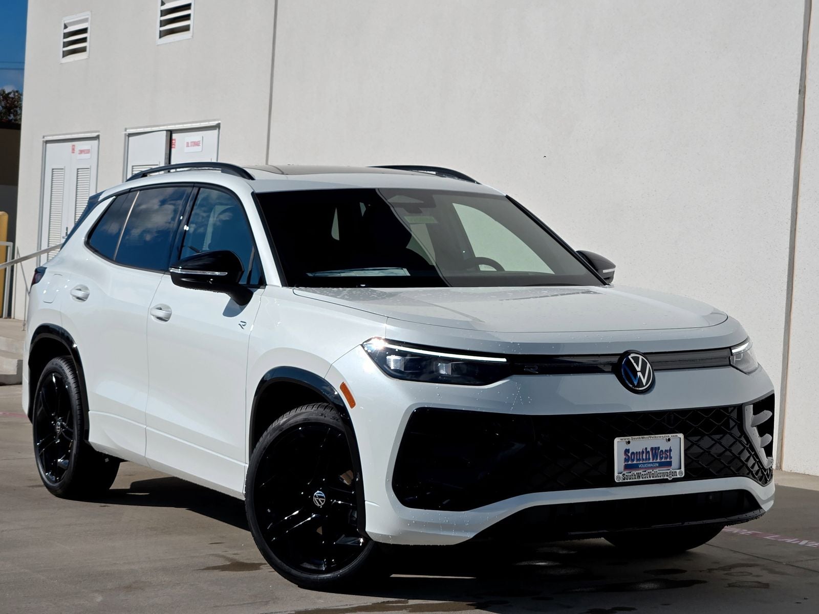 2026 Volkswagen Tiguan 2.0T SE R-Line Black