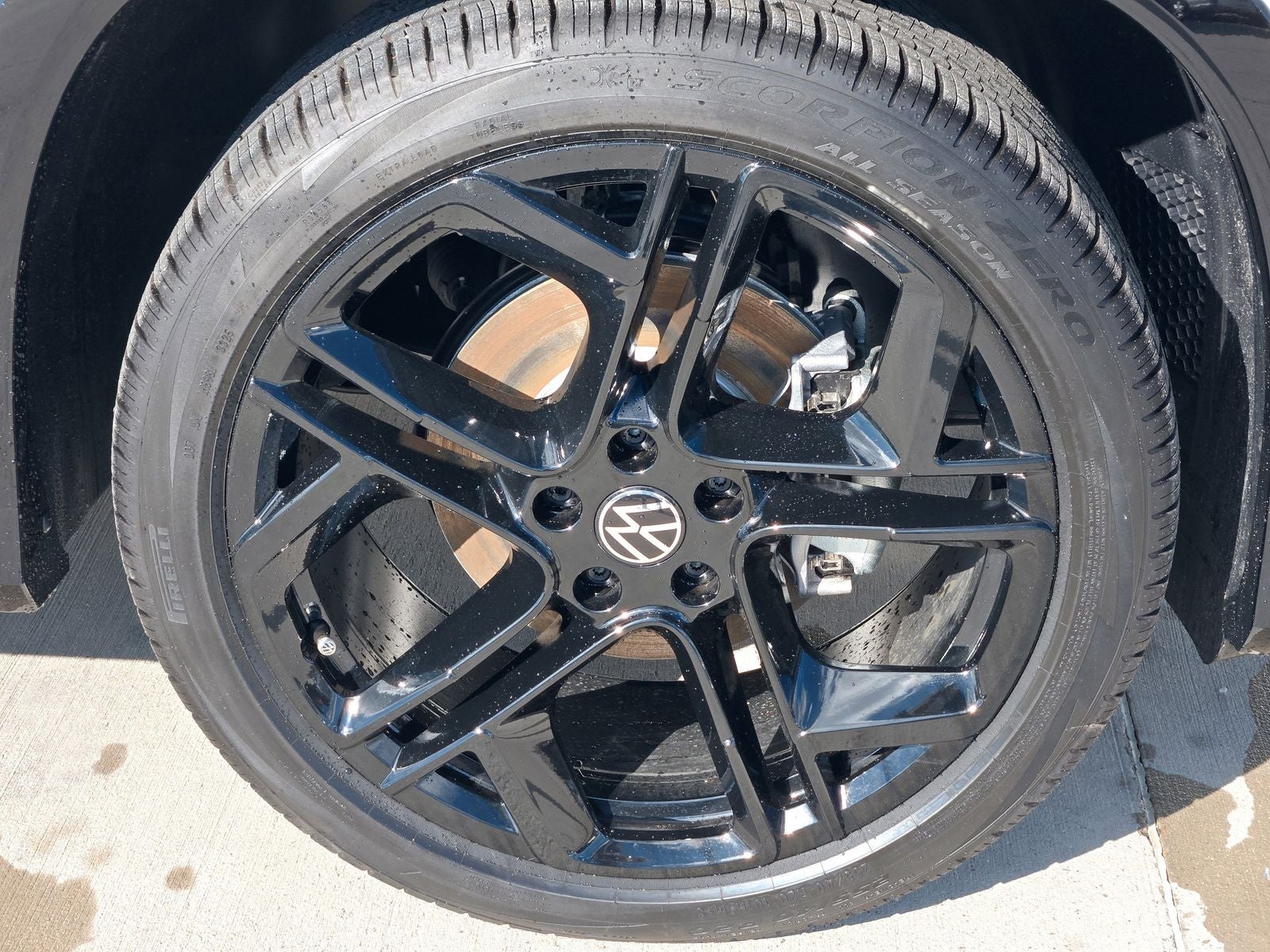 2026 Volkswagen Tiguan 2.0T SE R-Line Black