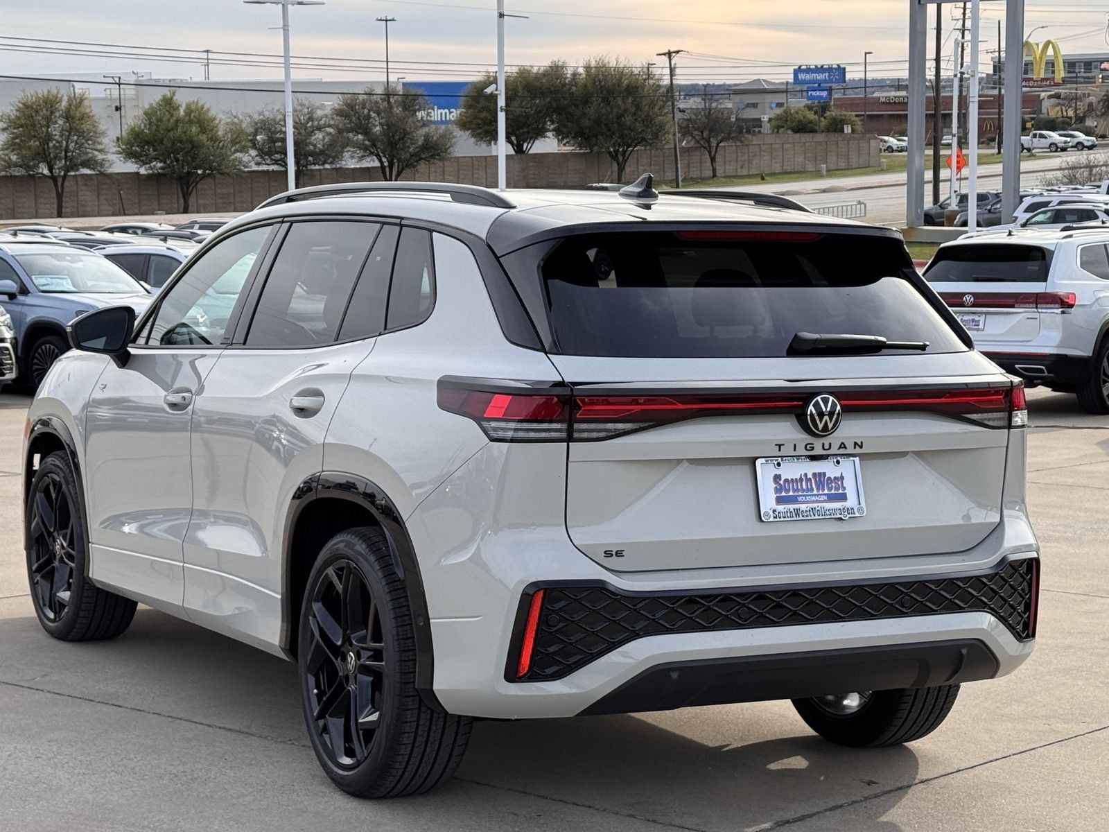 2026 Volkswagen Tiguan 2.0T SE R-Line Black