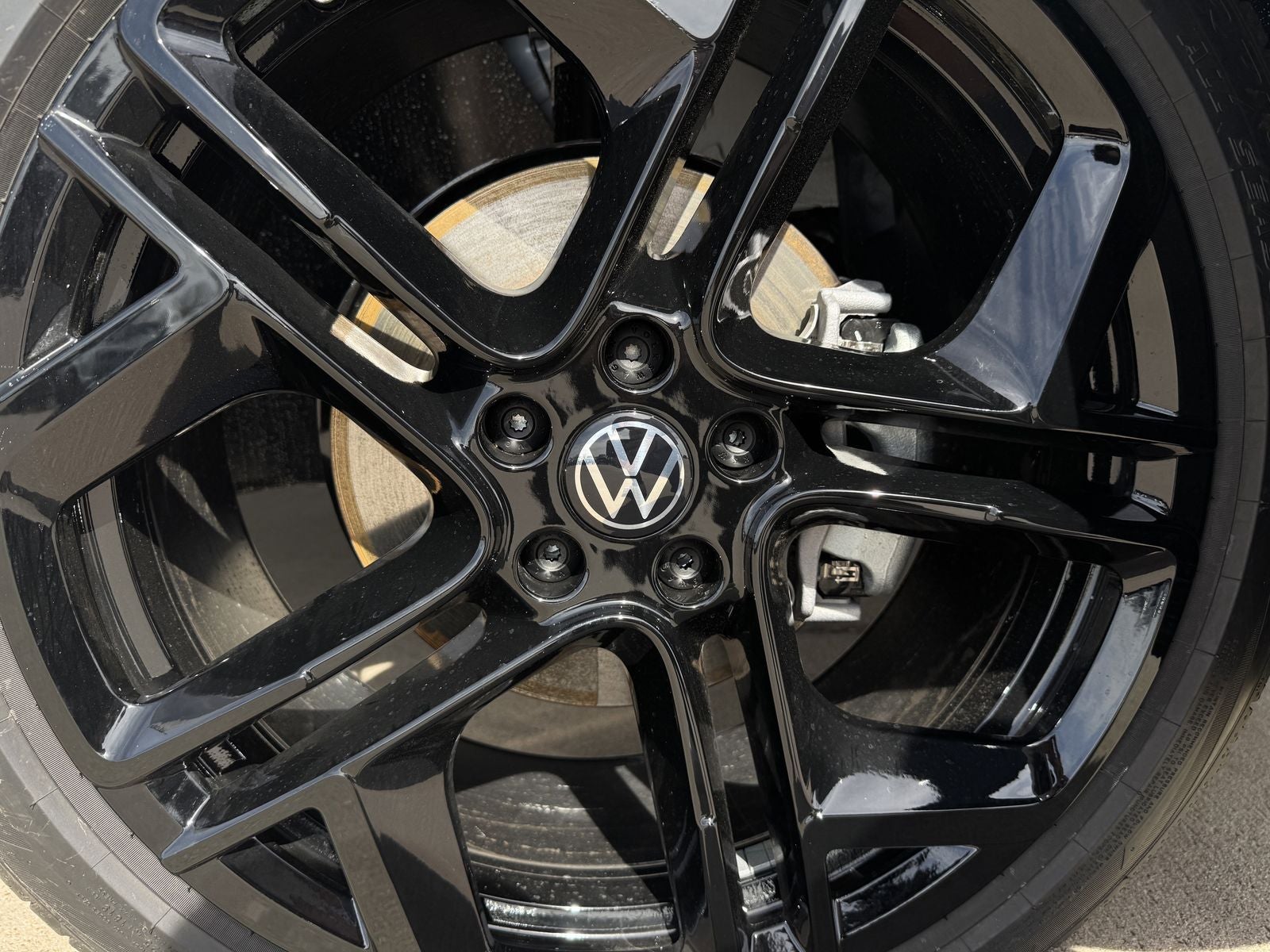 2026 Volkswagen Tiguan 2.0T SE R-Line Black