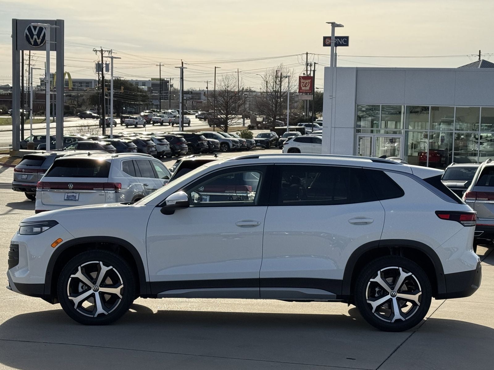 2026 Volkswagen Tiguan 2.0T SE