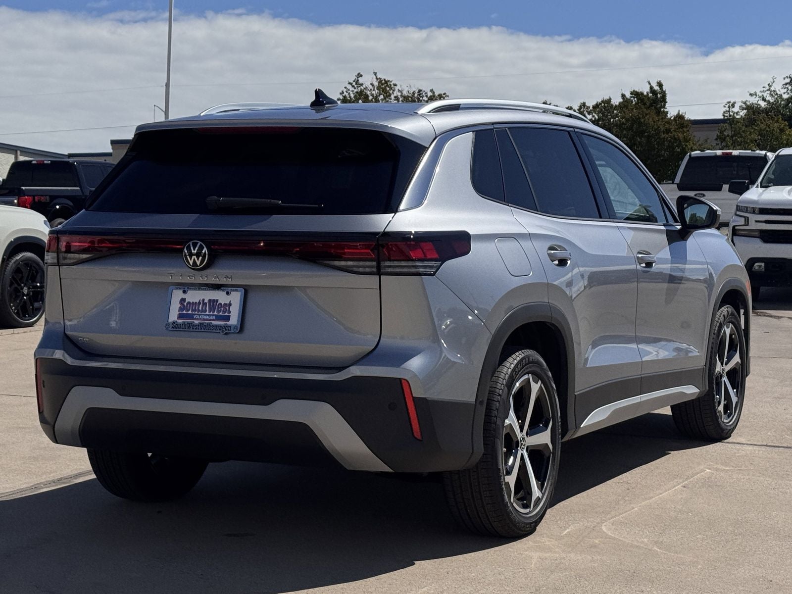 2026 Volkswagen Tiguan 2.0T SE