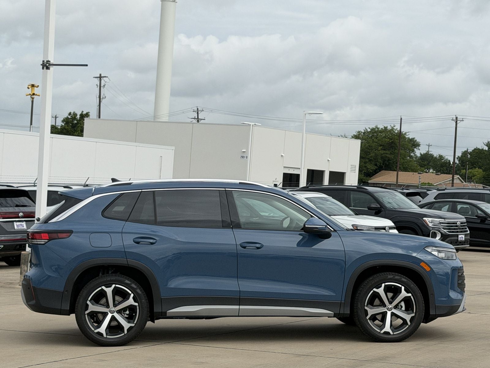 2026 Volkswagen Tiguan 2.0T SE