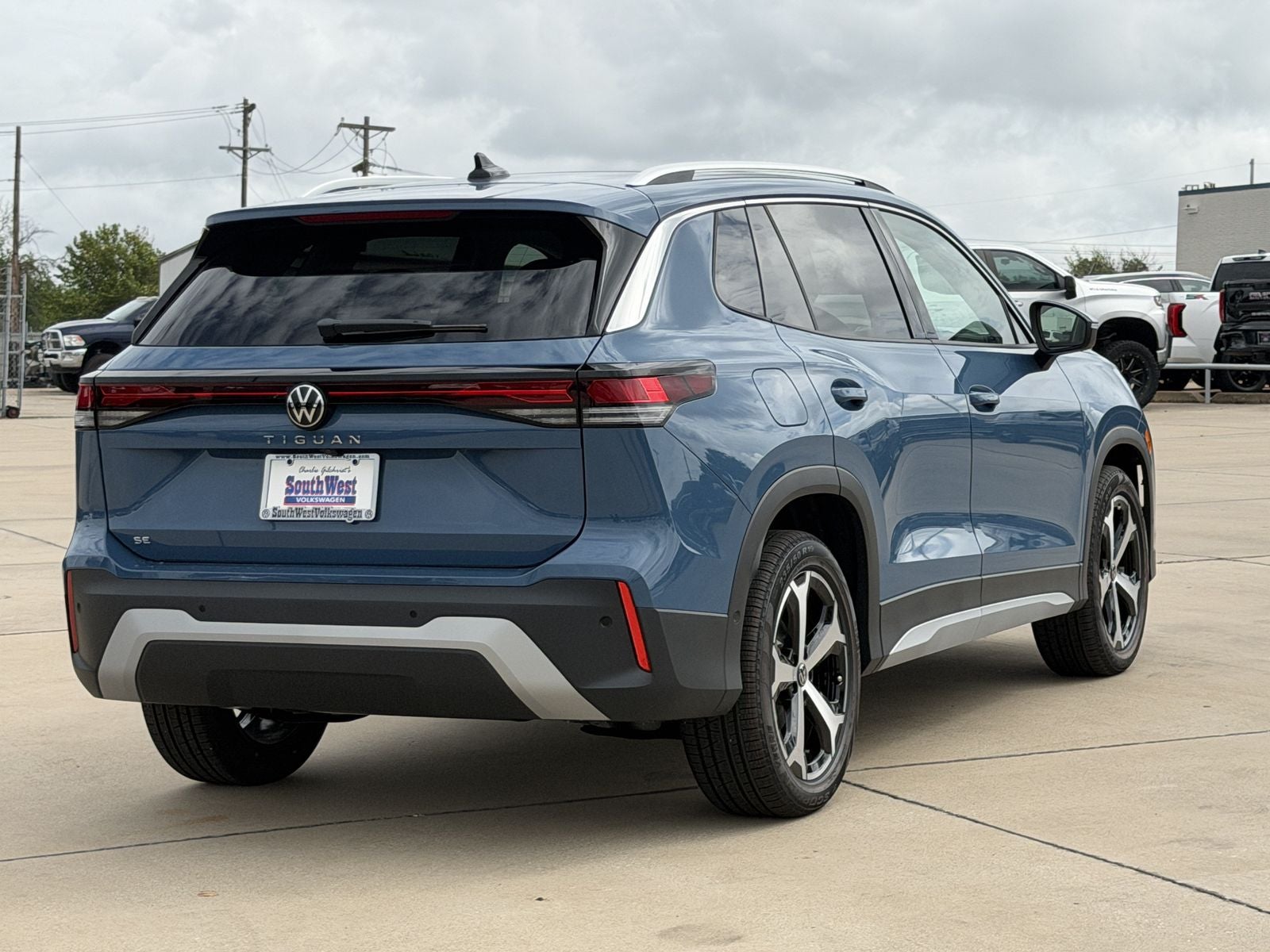 2026 Volkswagen Tiguan 2.0T SE