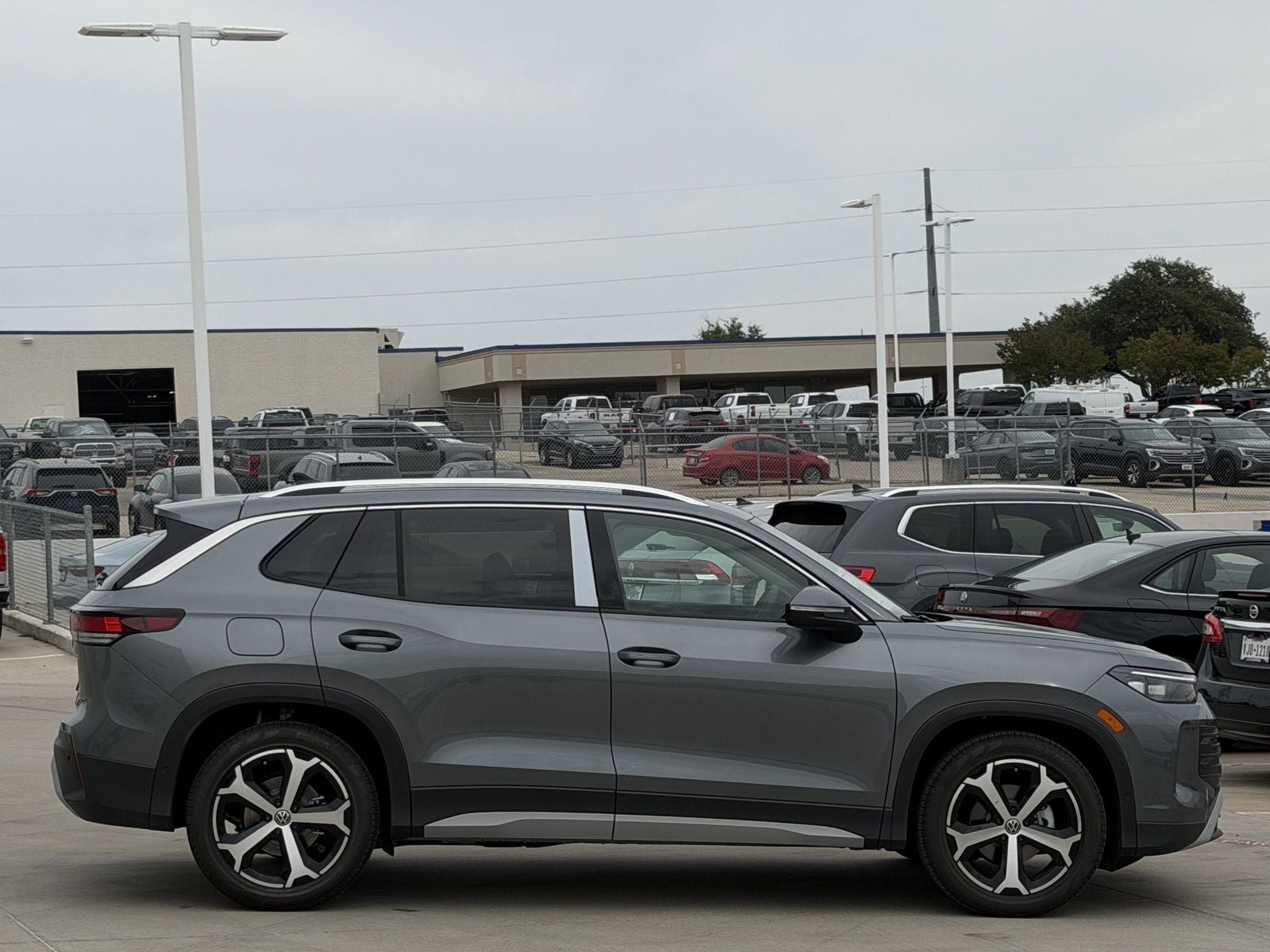 2026 Volkswagen Tiguan 2.0T SE