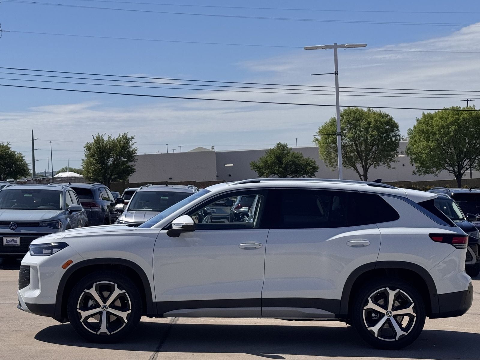 2026 Volkswagen Tiguan 2.0T SE