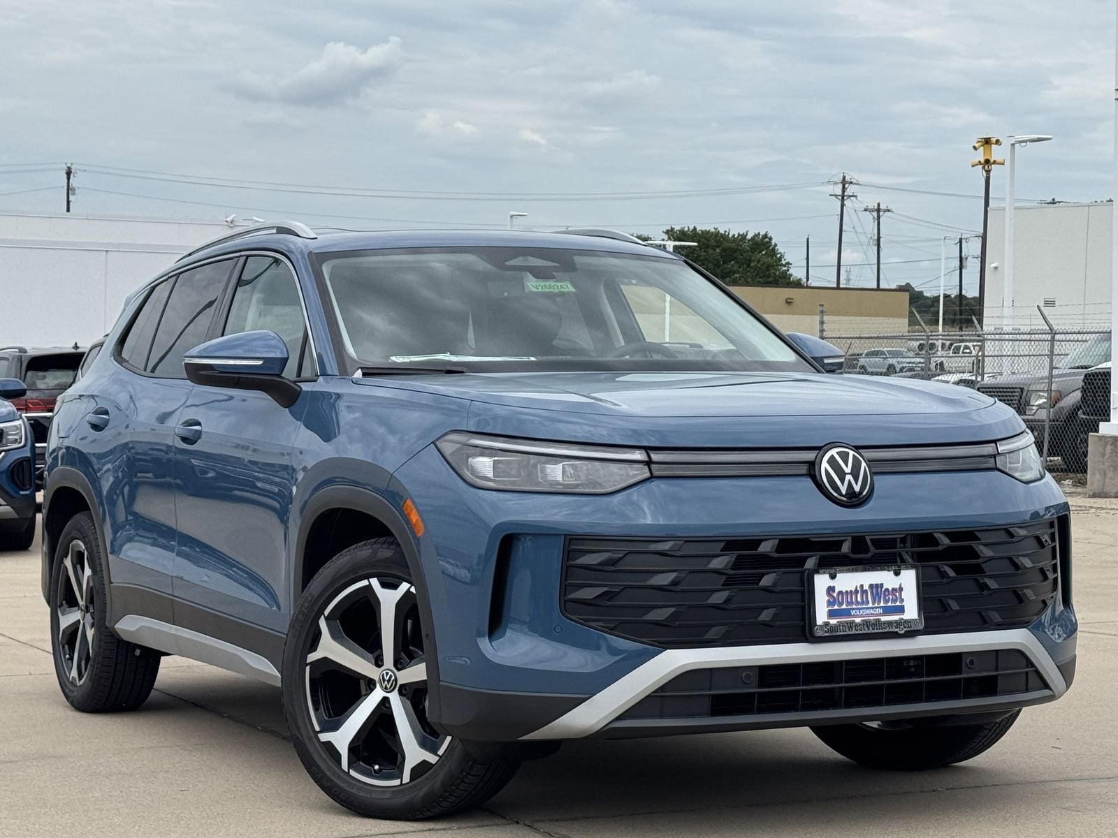 2026 Volkswagen Tiguan 2.0T SE