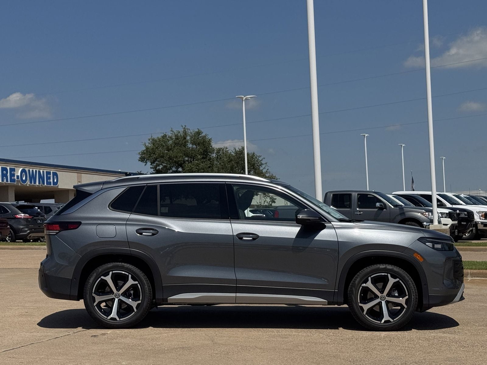 2026 Volkswagen Tiguan 2.0T SE