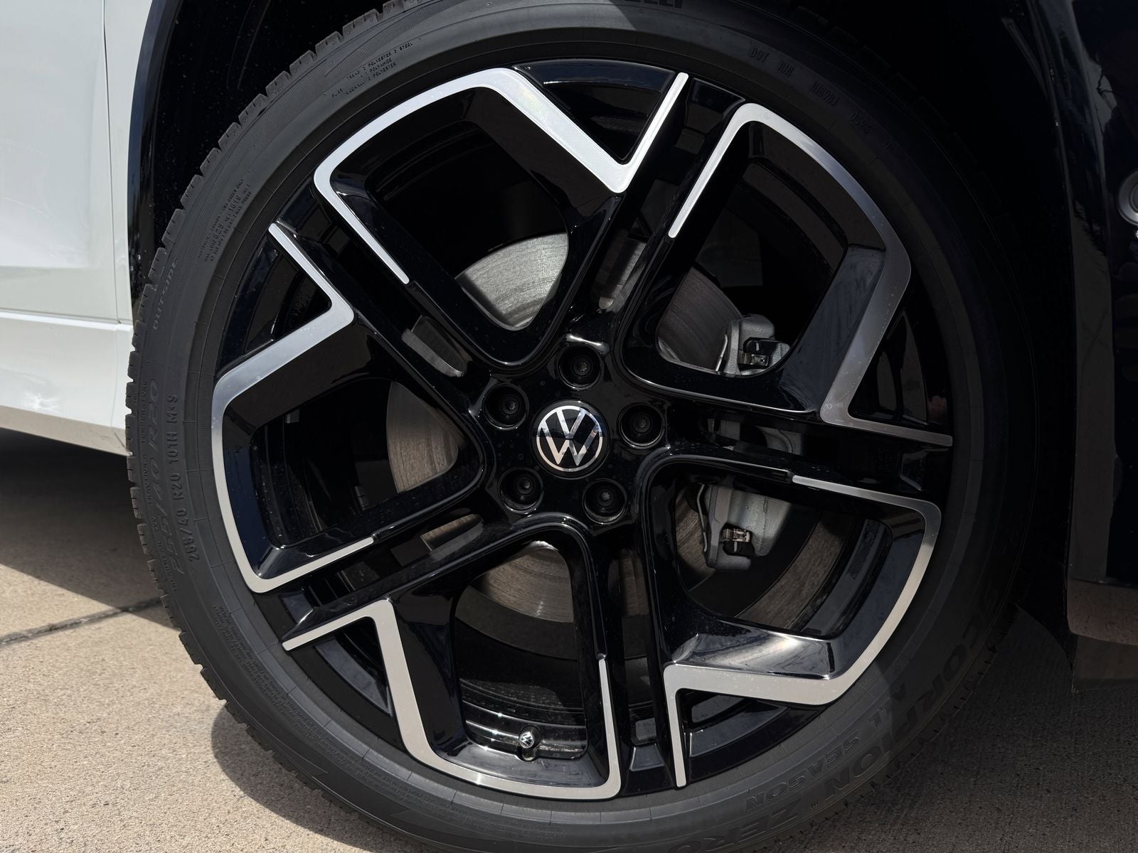 2026 Volkswagen Tiguan 2.0T SEL R-Line Turbo