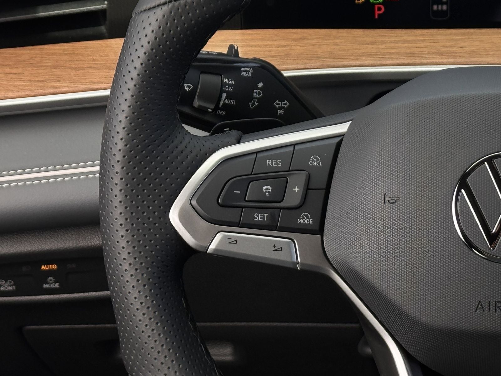 2026 Volkswagen Tiguan 2.0T SEL R-Line Turbo