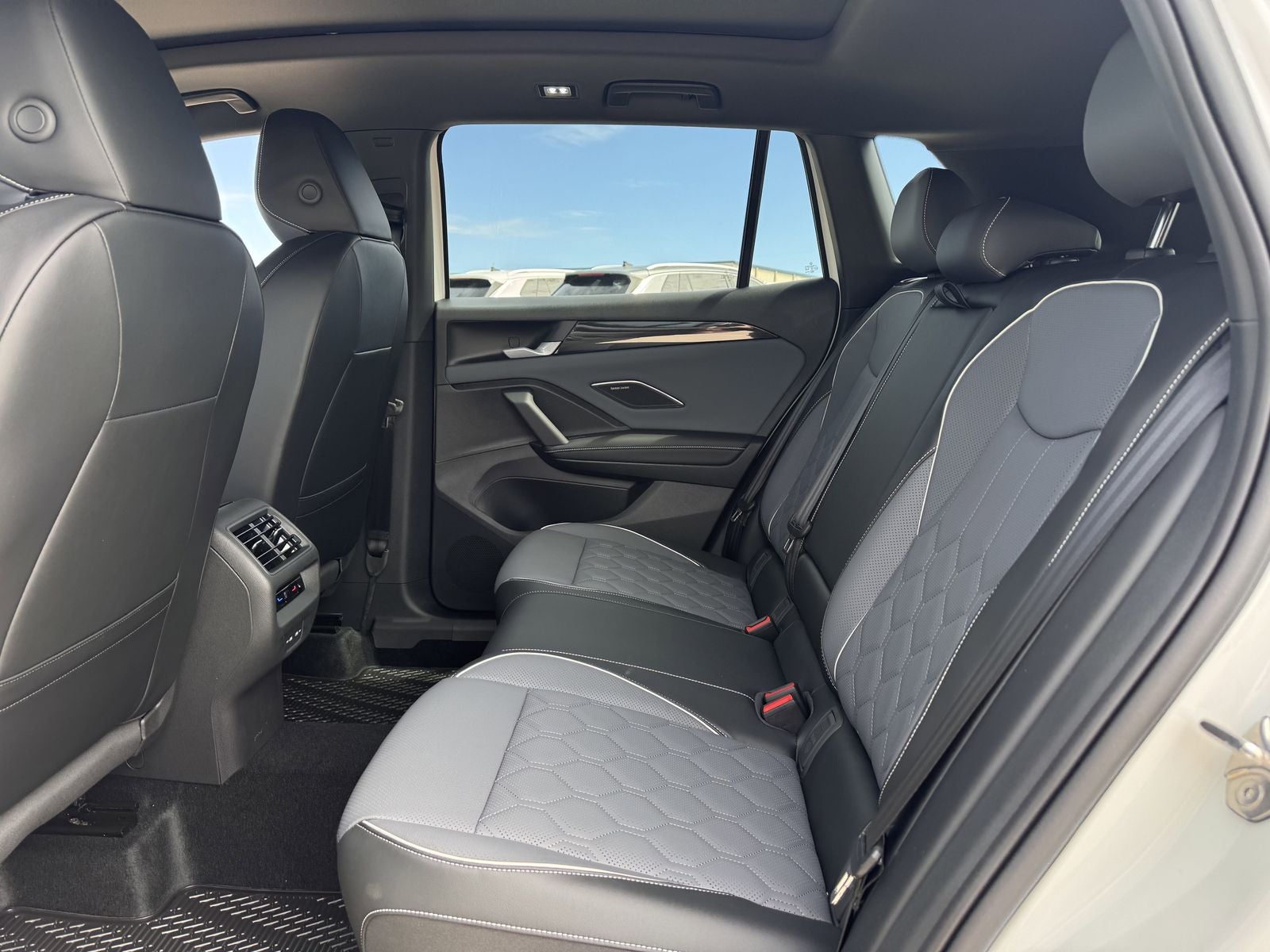 2026 Volkswagen Tiguan 2.0T SEL R-Line Turbo