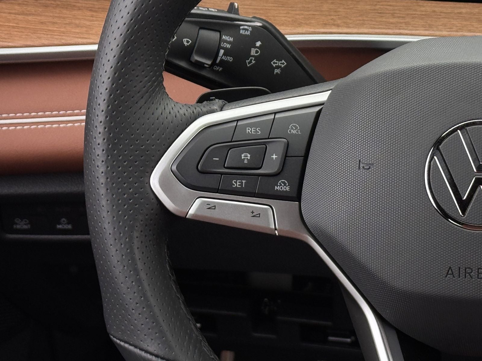 2026 Volkswagen Tiguan 2.0T SEL R-Line