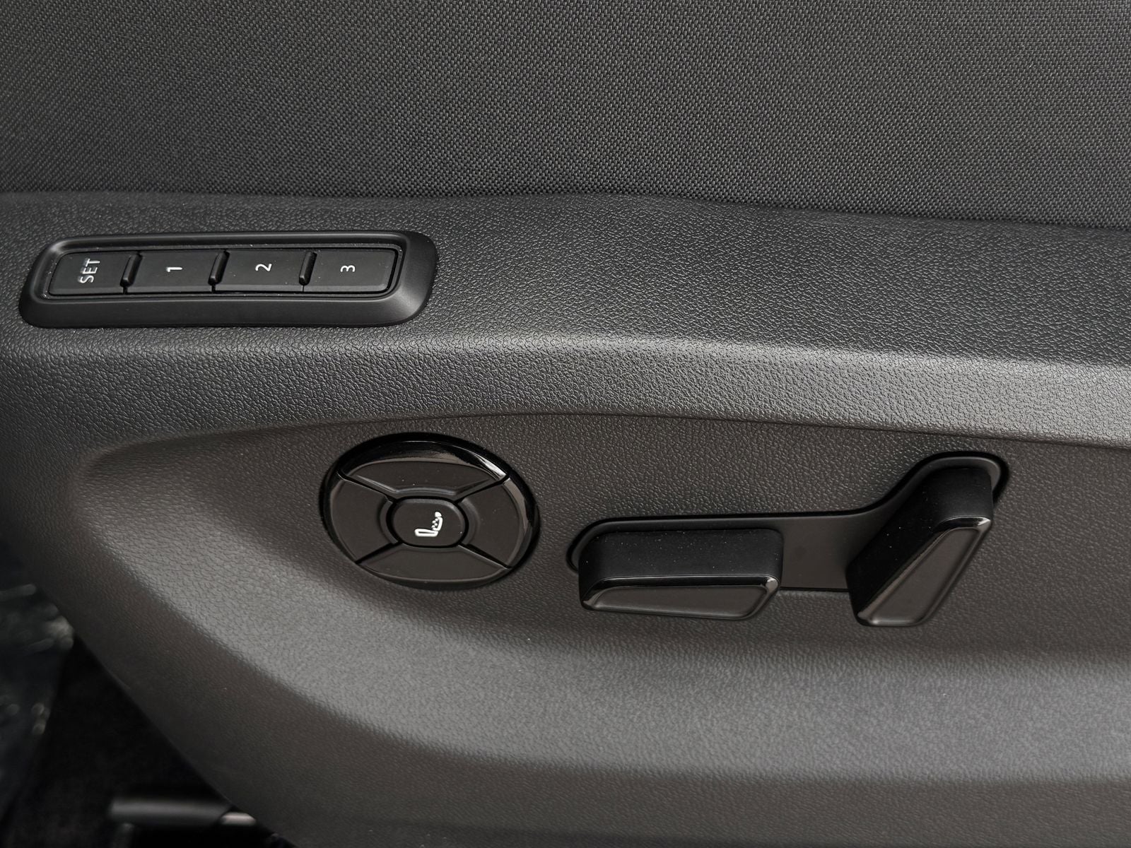 2026 Volkswagen Tiguan 2.0T SEL R-Line